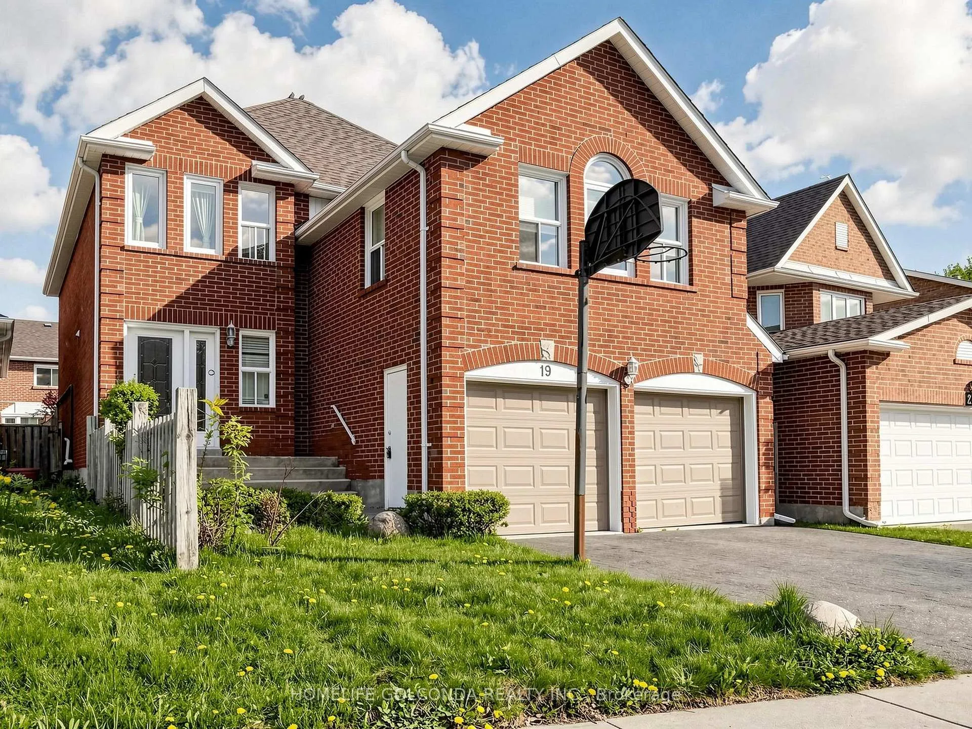 Photo 2 of 19 Thornbury Circle, Vaughan, Crestwood-Springfarm-Yorkhill — HOMEH