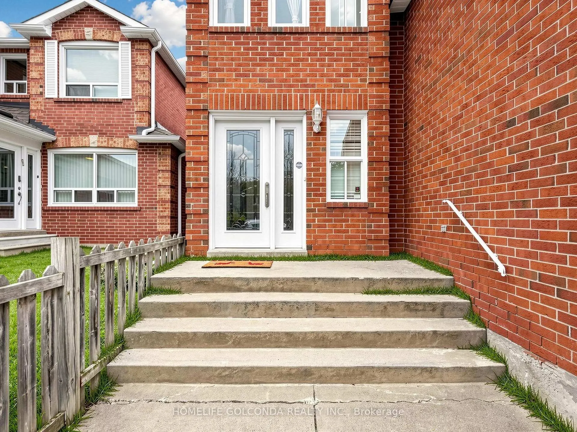 Photo 3 of 19 Thornbury Circle, Vaughan, Crestwood-Springfarm-Yorkhill — HOMEH