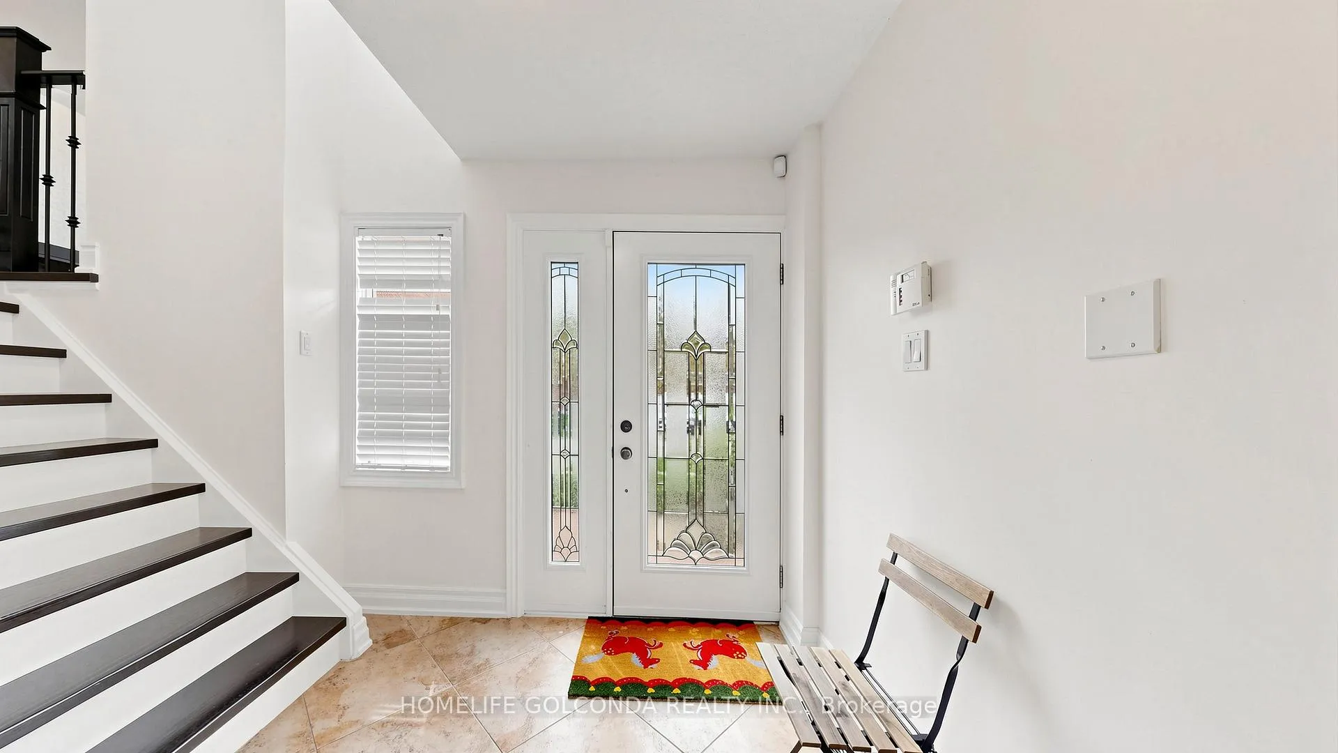 Photo 4 of 19 Thornbury Circle, Vaughan, Crestwood-Springfarm-Yorkhill — HOMEH