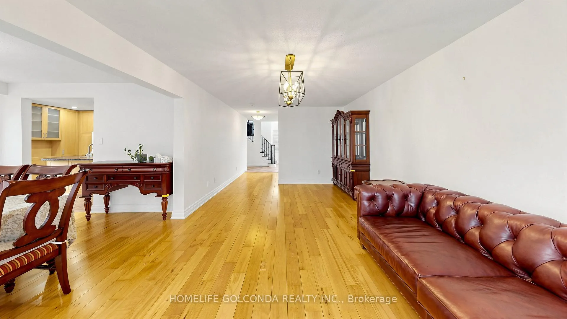 Photo 7 of 19 Thornbury Circle, Vaughan, Crestwood-Springfarm-Yorkhill — HOMEH