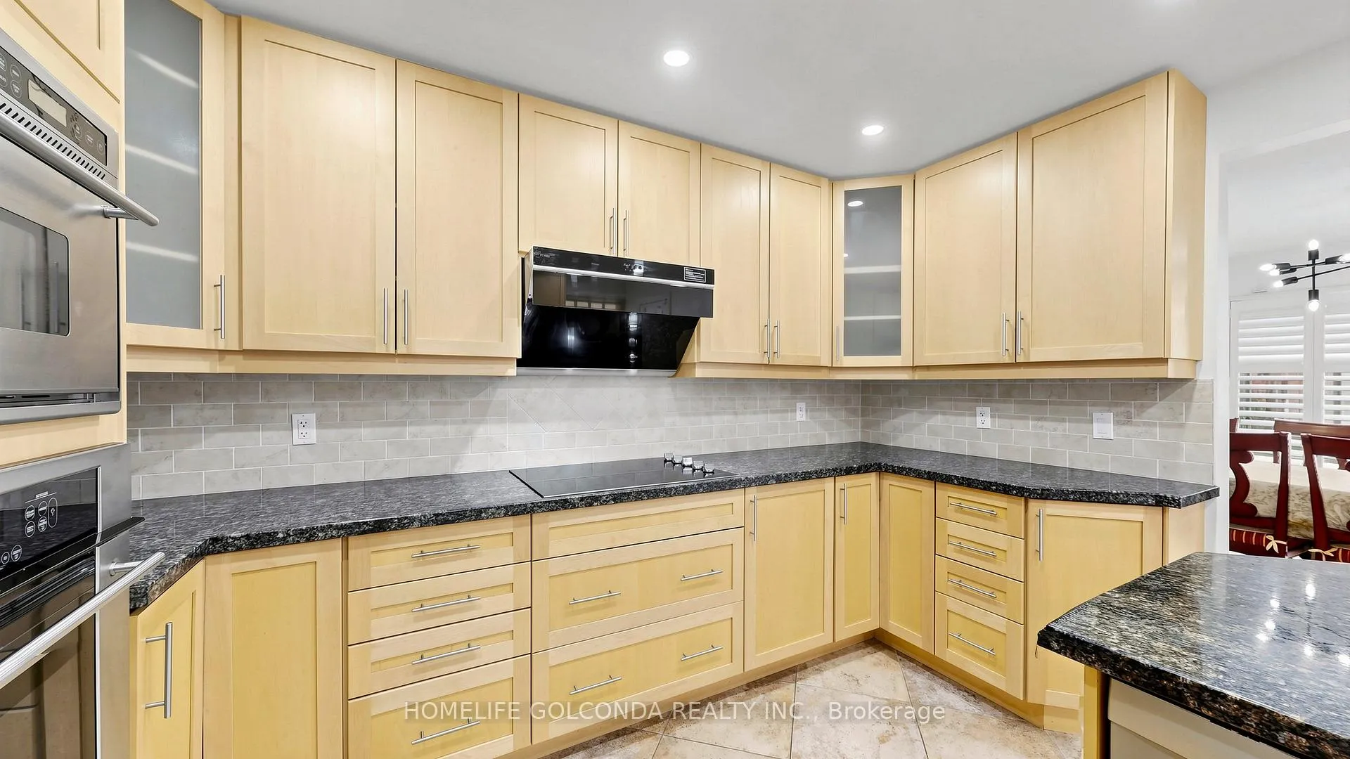 Photo 11 of 19 Thornbury Circle, Vaughan, Crestwood-Springfarm-Yorkhill — HOMEH