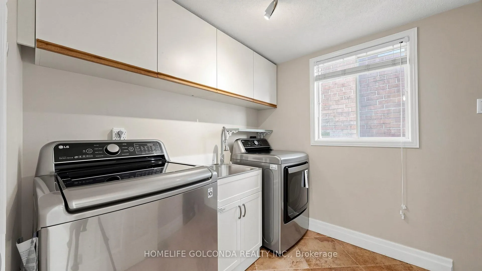 Photo 12 of 19 Thornbury Circle, Vaughan, Crestwood-Springfarm-Yorkhill — HOMEH