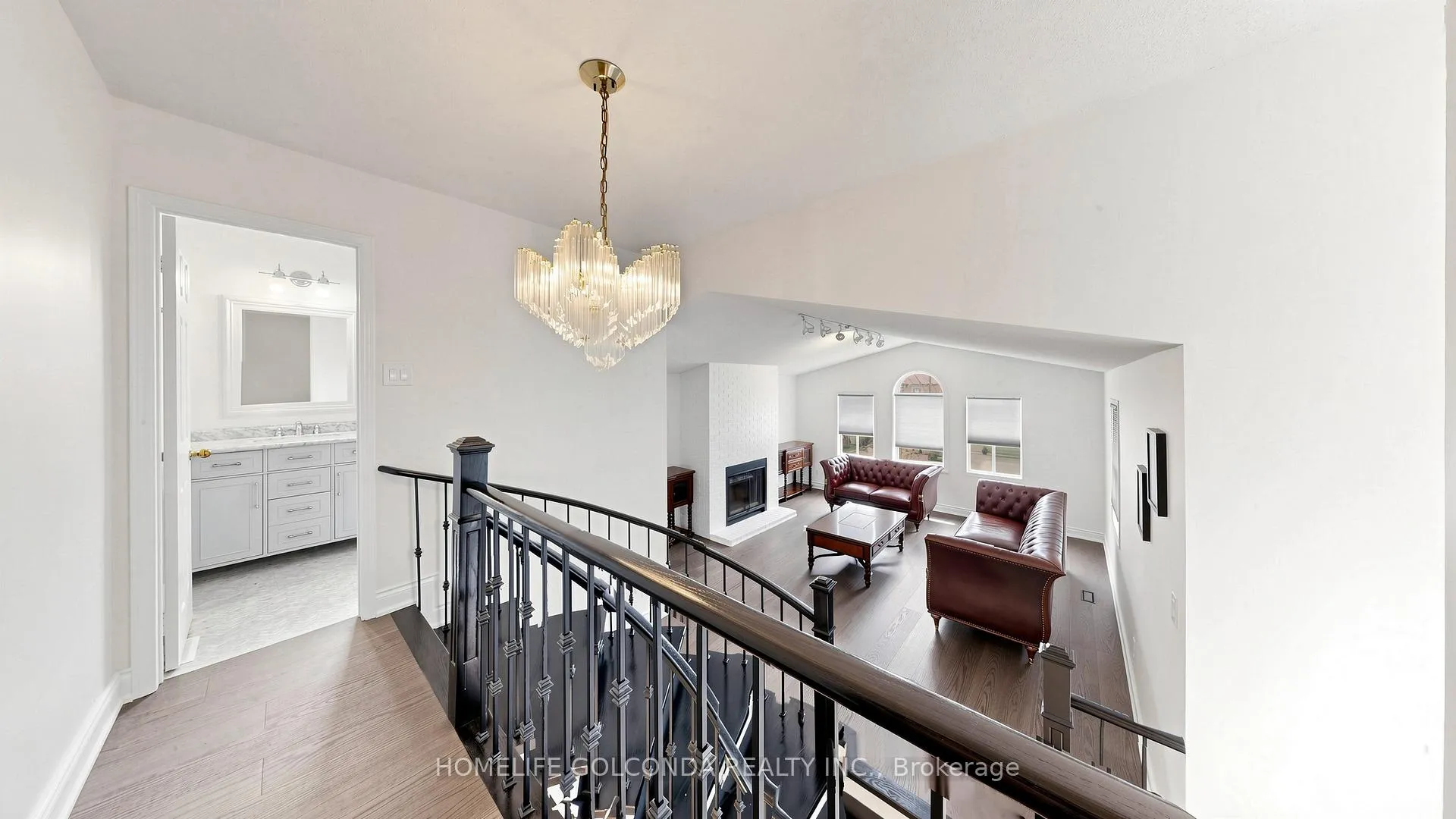 Photo 13 of 19 Thornbury Circle, Vaughan, Crestwood-Springfarm-Yorkhill — HOMEH