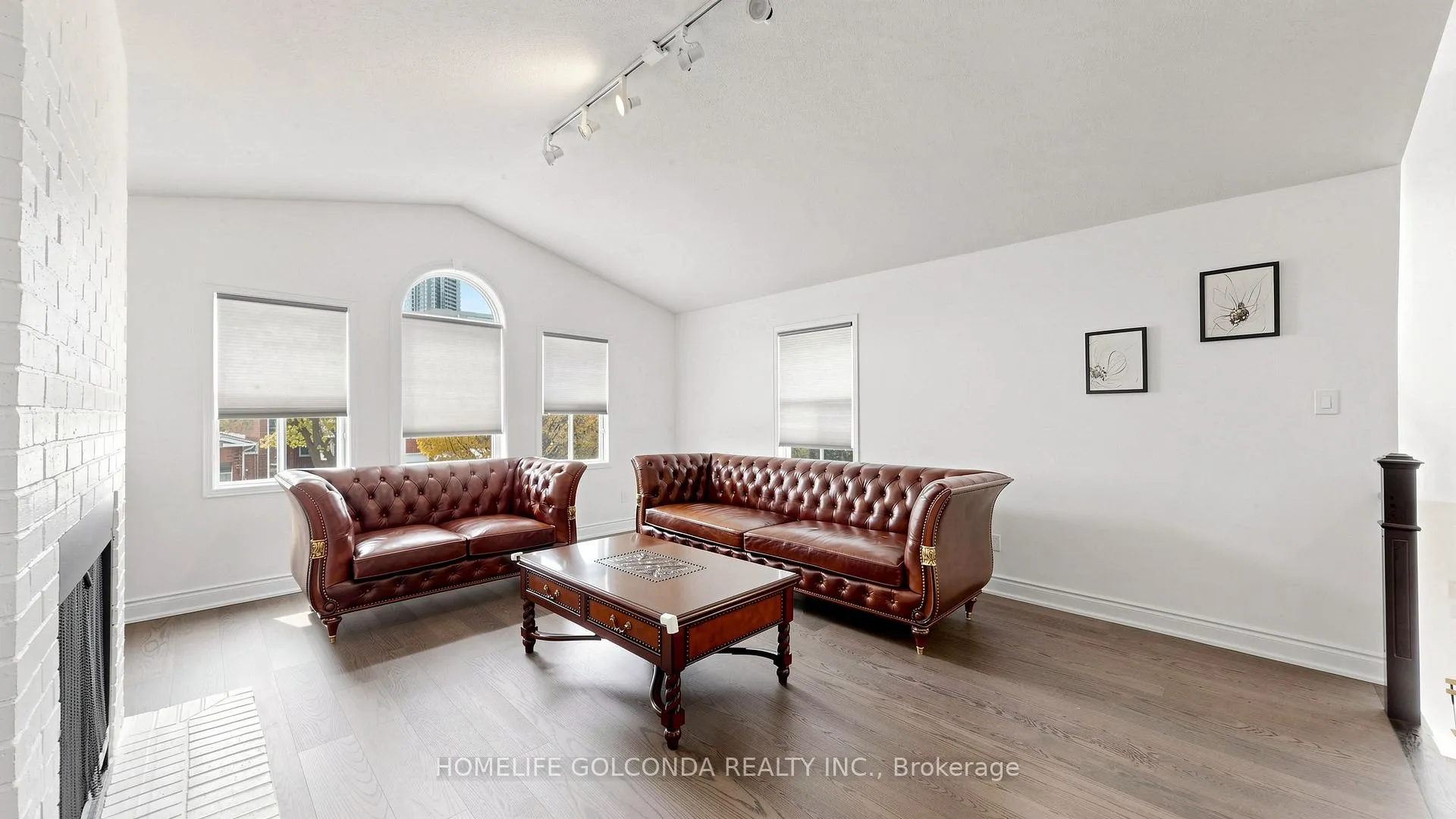 Photo 15 of 19 Thornbury Circle, Vaughan, Crestwood-Springfarm-Yorkhill — HOMEH