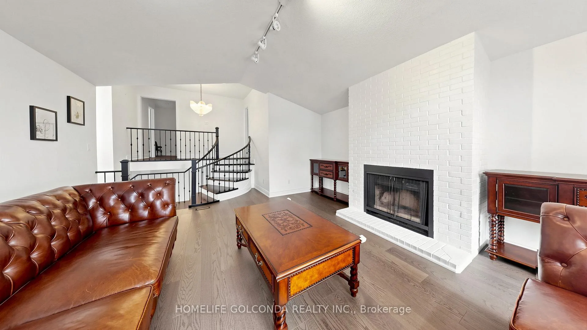 Photo 16 of 19 Thornbury Circle, Vaughan, Crestwood-Springfarm-Yorkhill — HOMEH