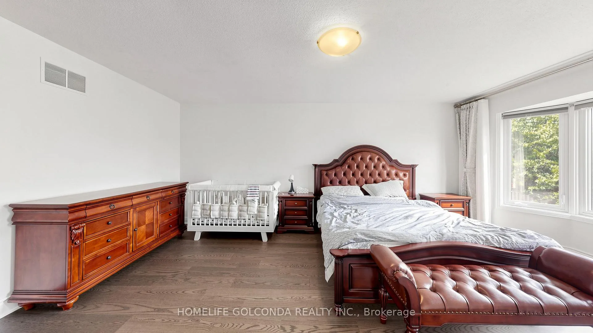 Photo 18 of 19 Thornbury Circle, Vaughan, Crestwood-Springfarm-Yorkhill — HOMEH