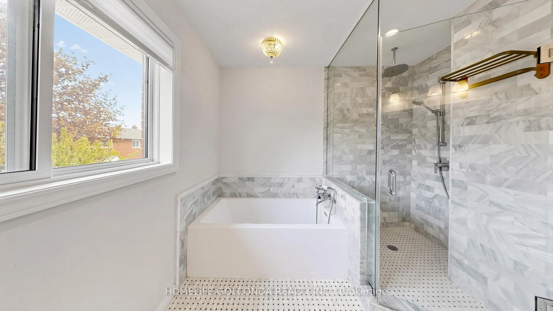 Photo 22 of 19 Thornbury Circle, Vaughan, Crestwood-Springfarm-Yorkhill — HOMEH