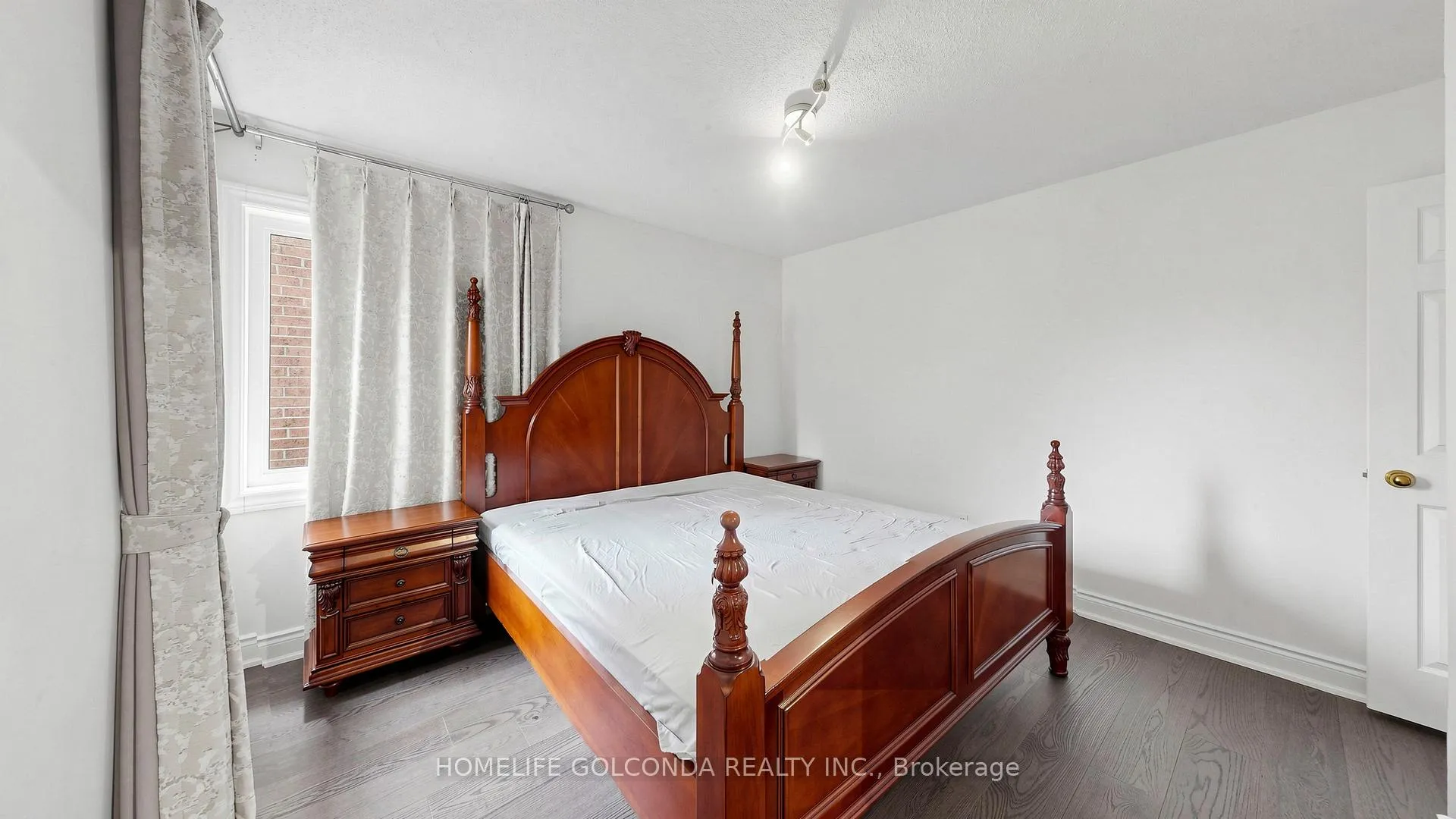 Photo 24 of 19 Thornbury Circle, Vaughan, Crestwood-Springfarm-Yorkhill — HOMEH