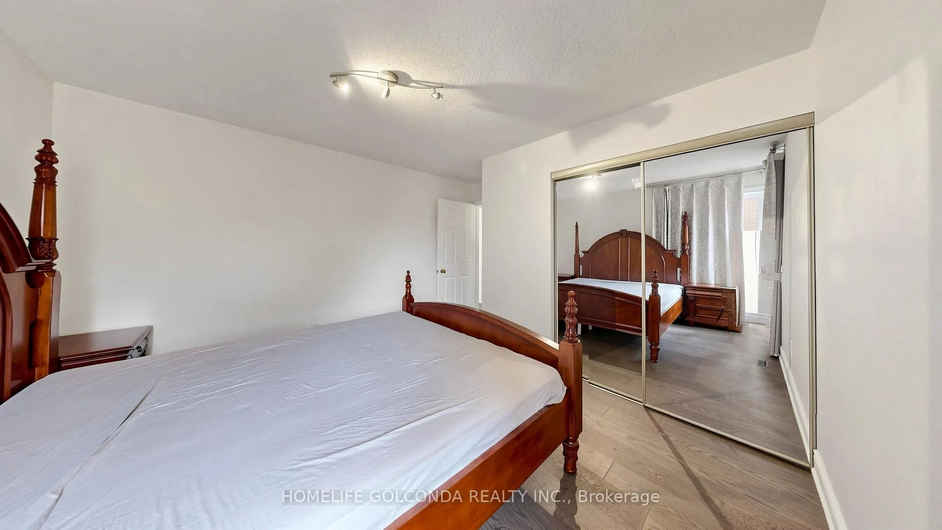 Photo 25 of 19 Thornbury Circle, Vaughan, Crestwood-Springfarm-Yorkhill — HOMEH