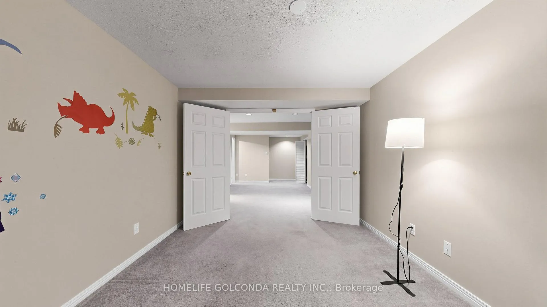 Photo 32 of 19 Thornbury Circle, Vaughan, Crestwood-Springfarm-Yorkhill — HOMEH