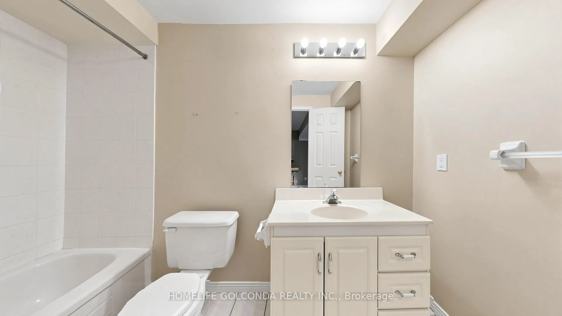 Photo 33 of 19 Thornbury Circle, Vaughan, Crestwood-Springfarm-Yorkhill — HOMEH