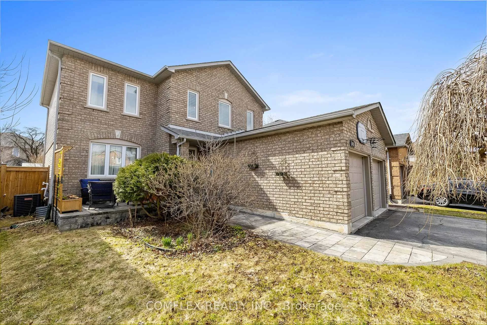 Front of 1045 Beaver Valley Crescent E