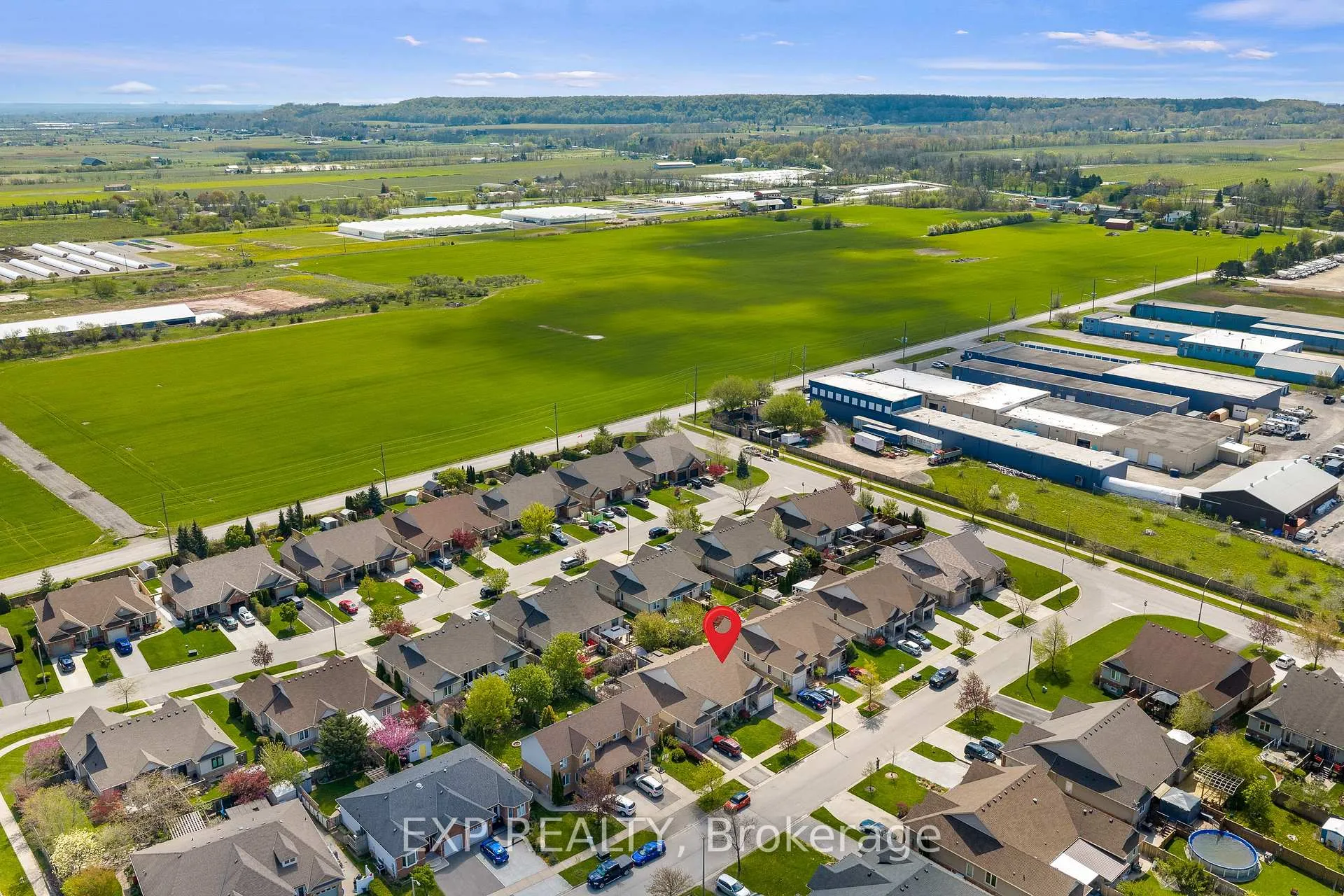 Photo 3 of 4324 Beverley Crescent, Lincoln, Beamsville — HOMEH