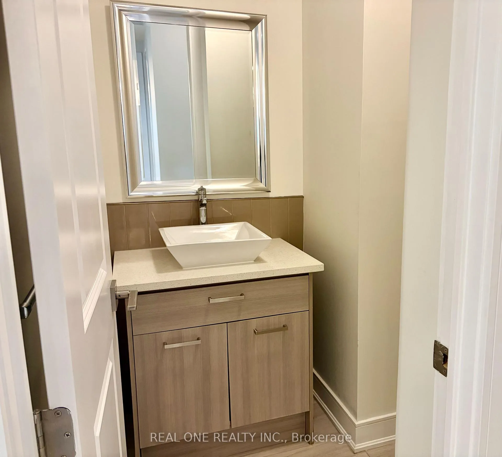 Photo 8 of Unit 808, 150 Main Street, Hamilton, Central — HOMEH