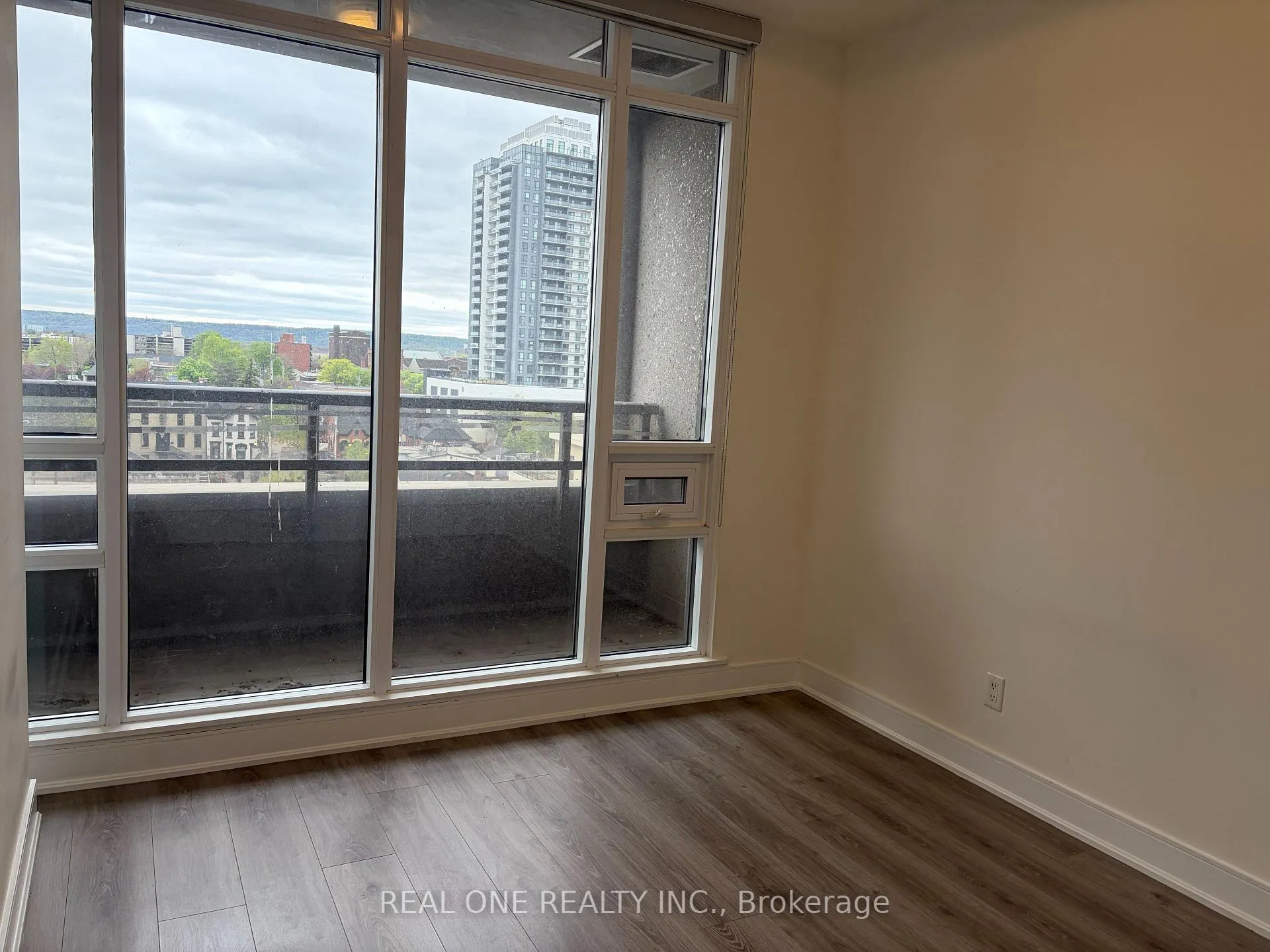 Photo 9 of Unit 808, 150 Main Street, Hamilton, Central — HOMEH