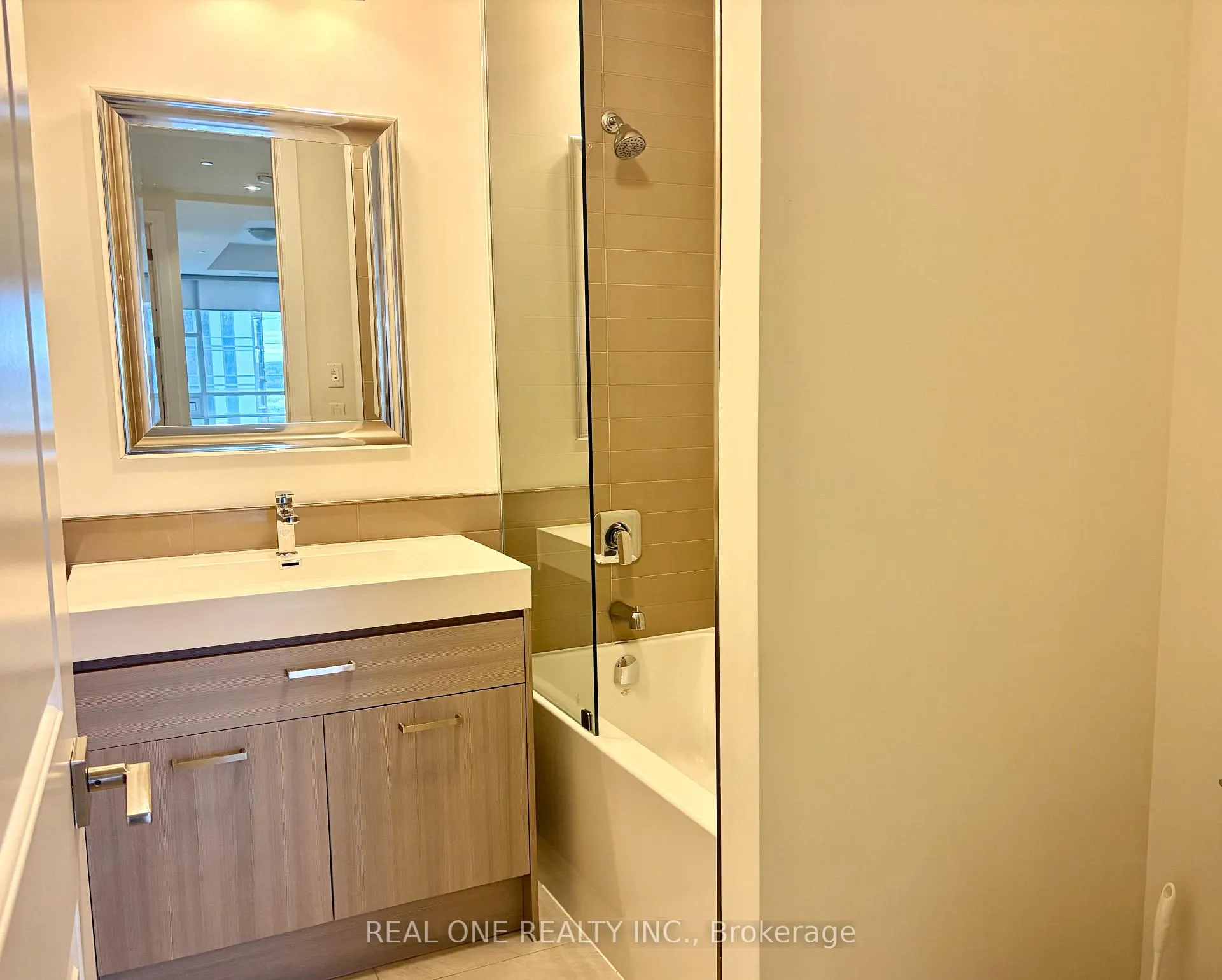 Photo 11 of Unit 808, 150 Main Street, Hamilton, Central — HOMEH