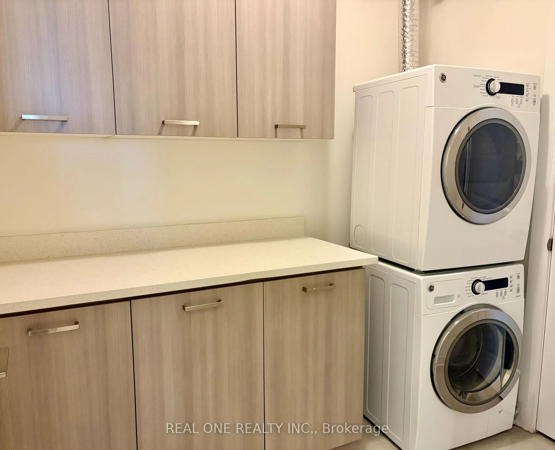 Photo 12 of Unit 808, 150 Main Street, Hamilton, Central — HOMEH