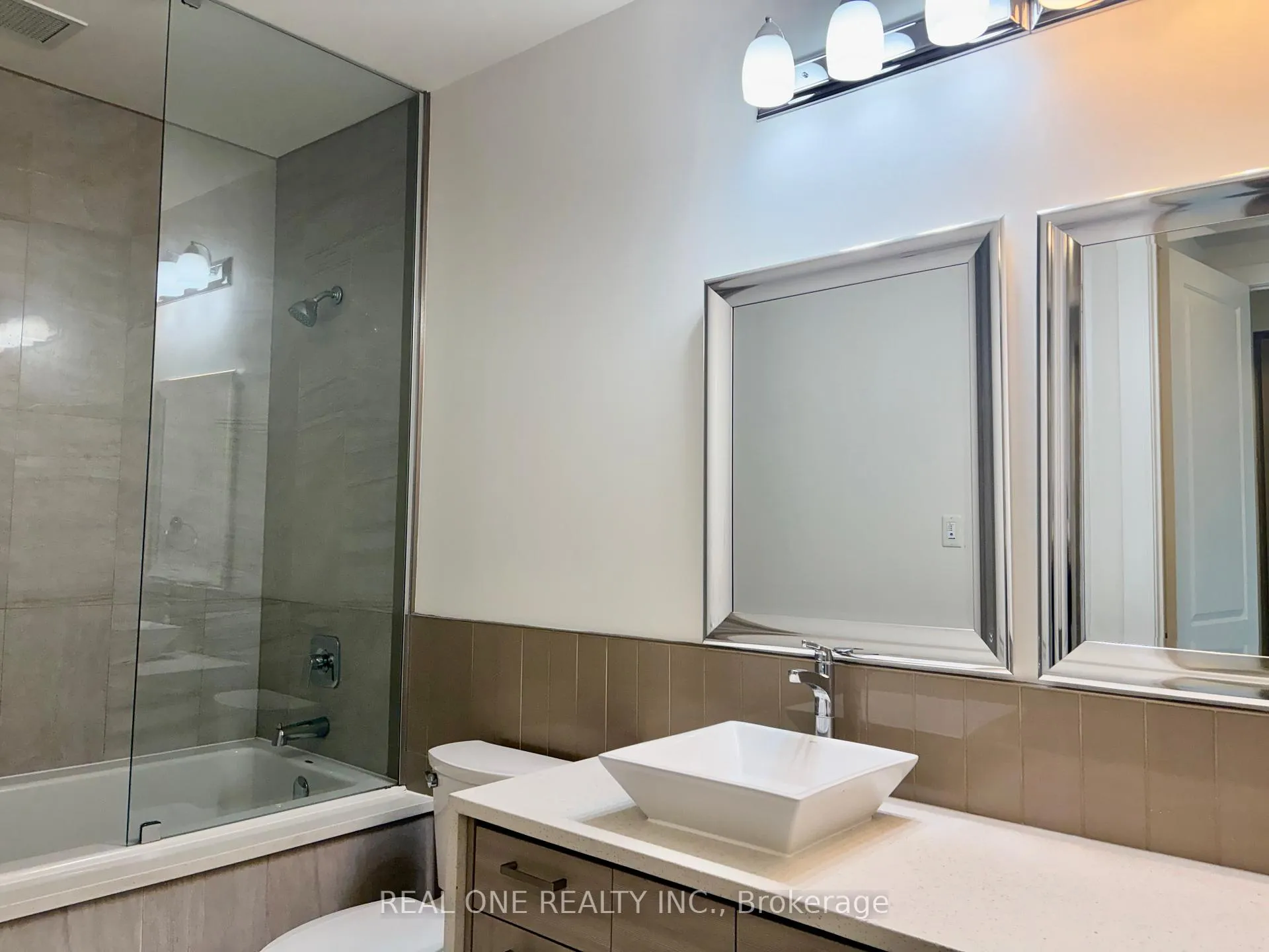 Photo 14 of Unit 808, 150 Main Street, Hamilton, Central — HOMEH