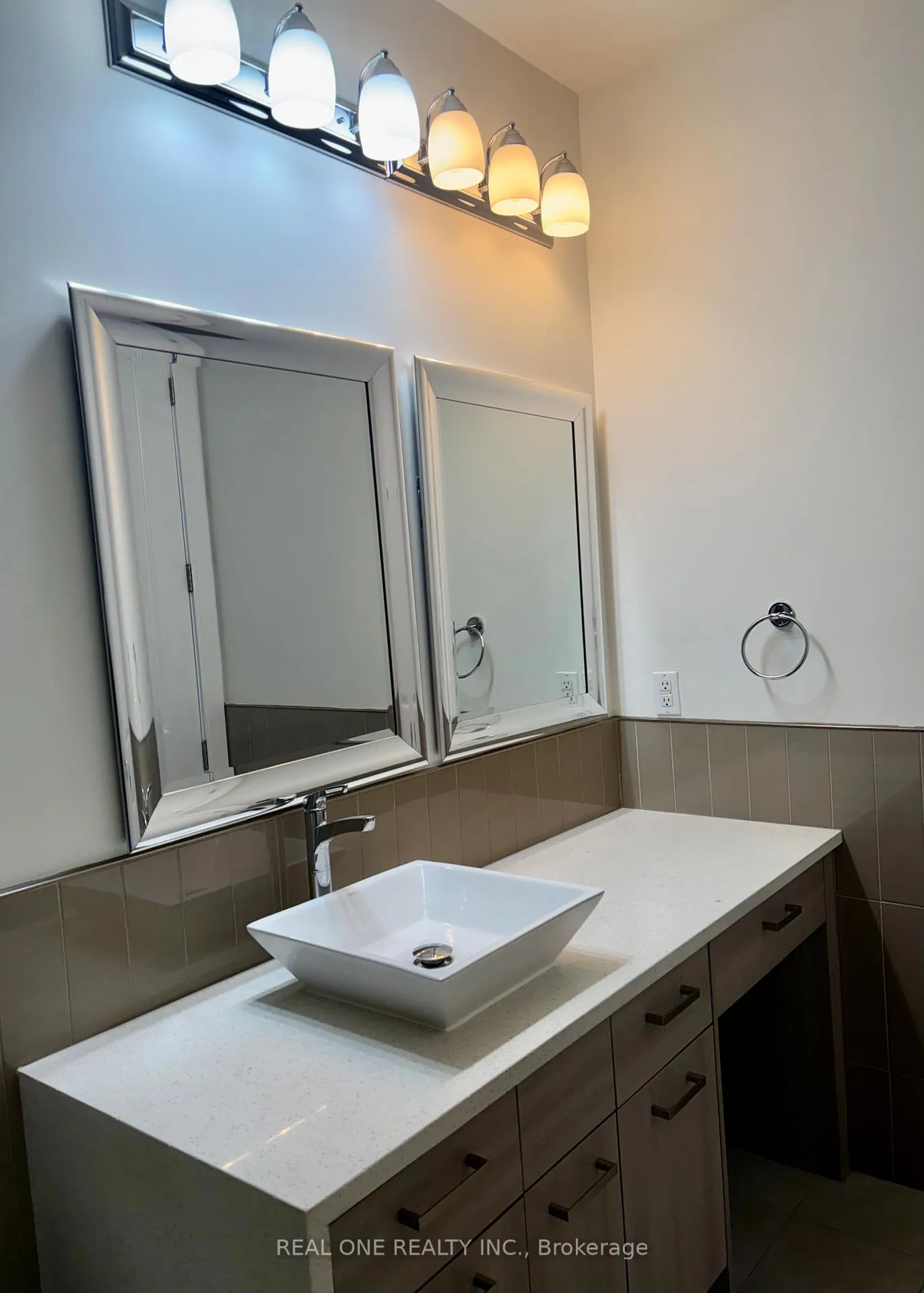 Photo 15 of Unit 808, 150 Main Street, Hamilton, Central — HOMEH