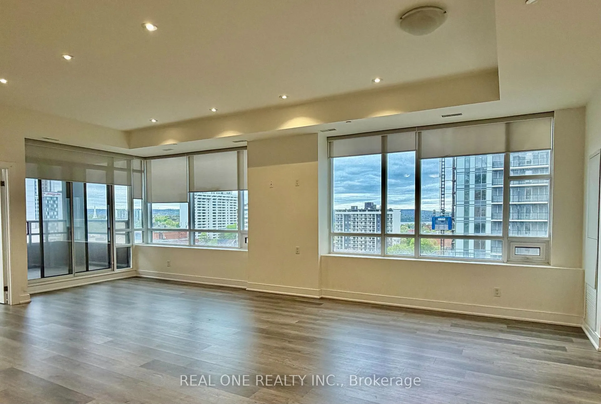 Photo 16 of Unit 808, 150 Main Street, Hamilton, Central — HOMEH