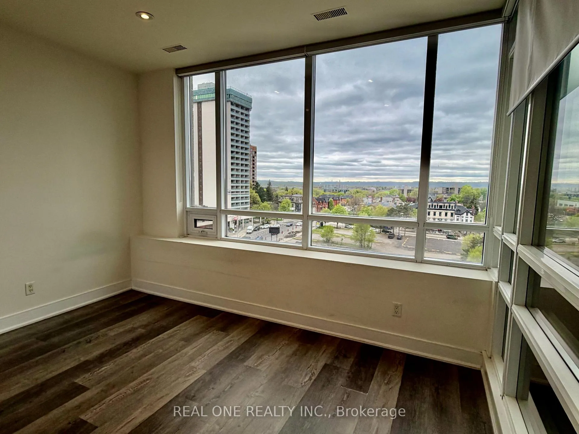 Photo 20 of Unit 808, 150 Main Street, Hamilton, Central — HOMEH