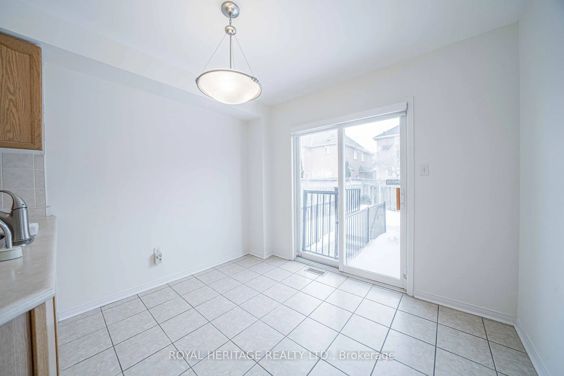 Photo 3 of 344 Castlemore Avenue, Markham, Berczy — HOMEH