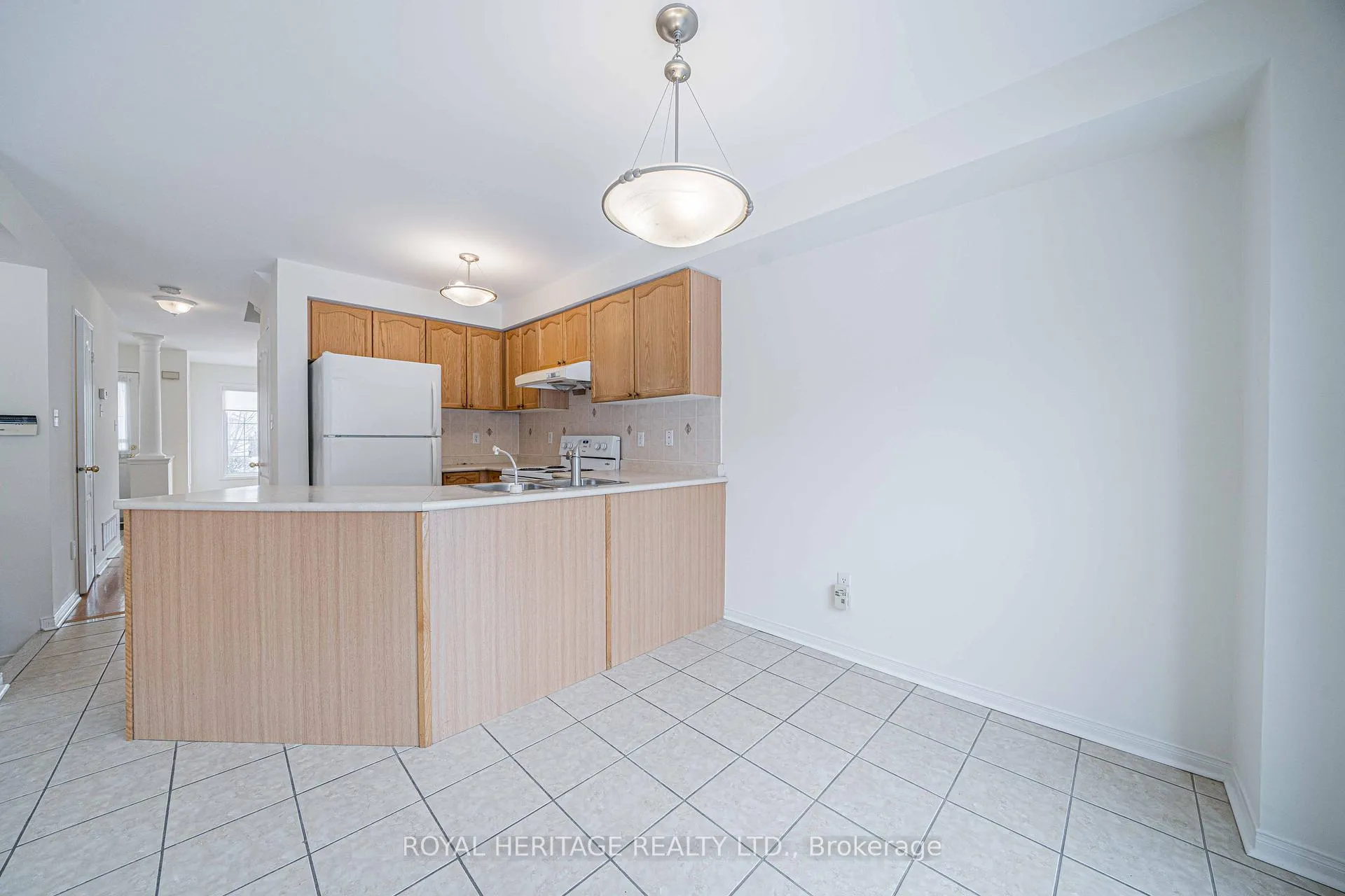 Photo 4 of 344 Castlemore Avenue, Markham, Berczy — HOMEH