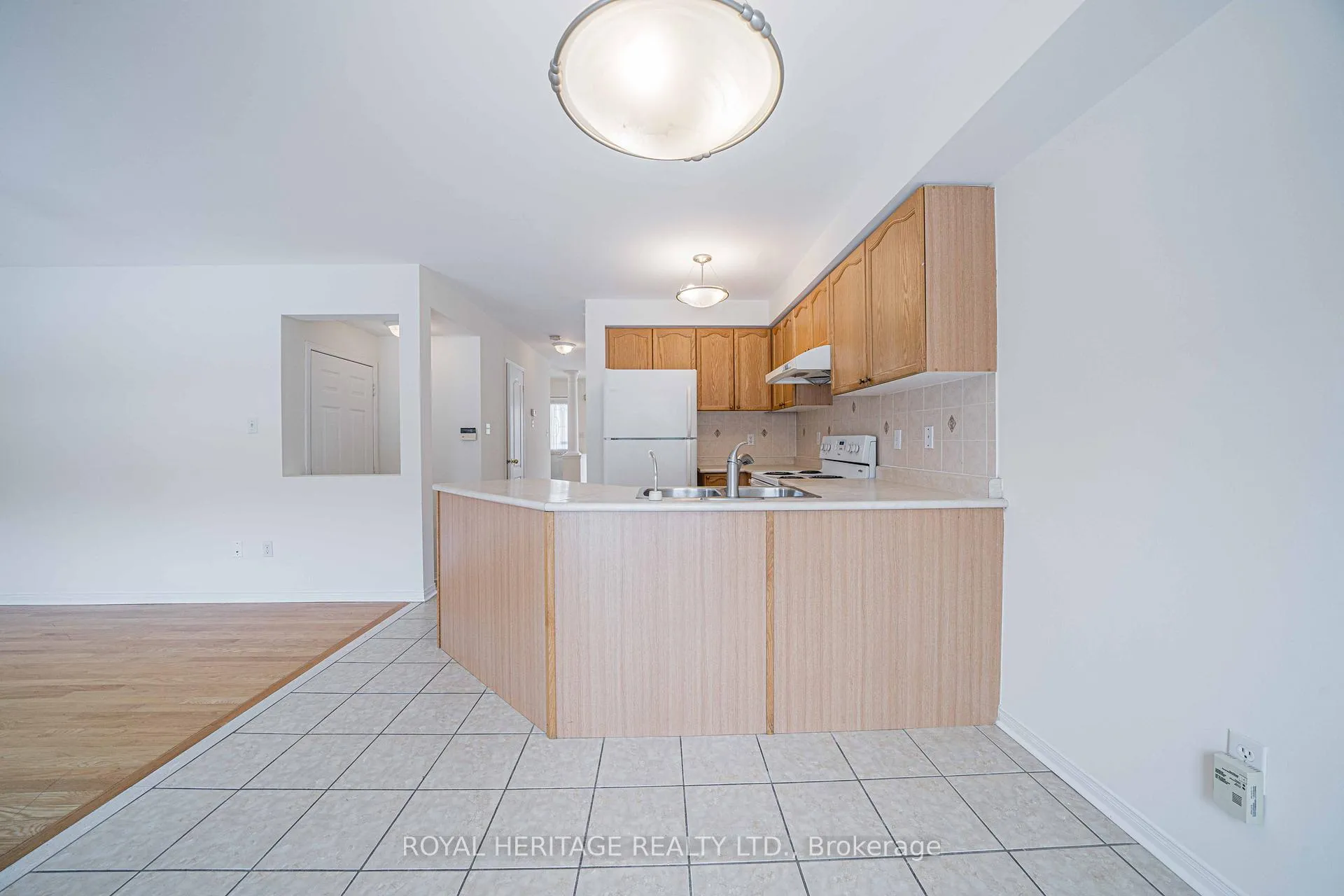 Photo 5 of 344 Castlemore Avenue, Markham, Berczy — HOMEH