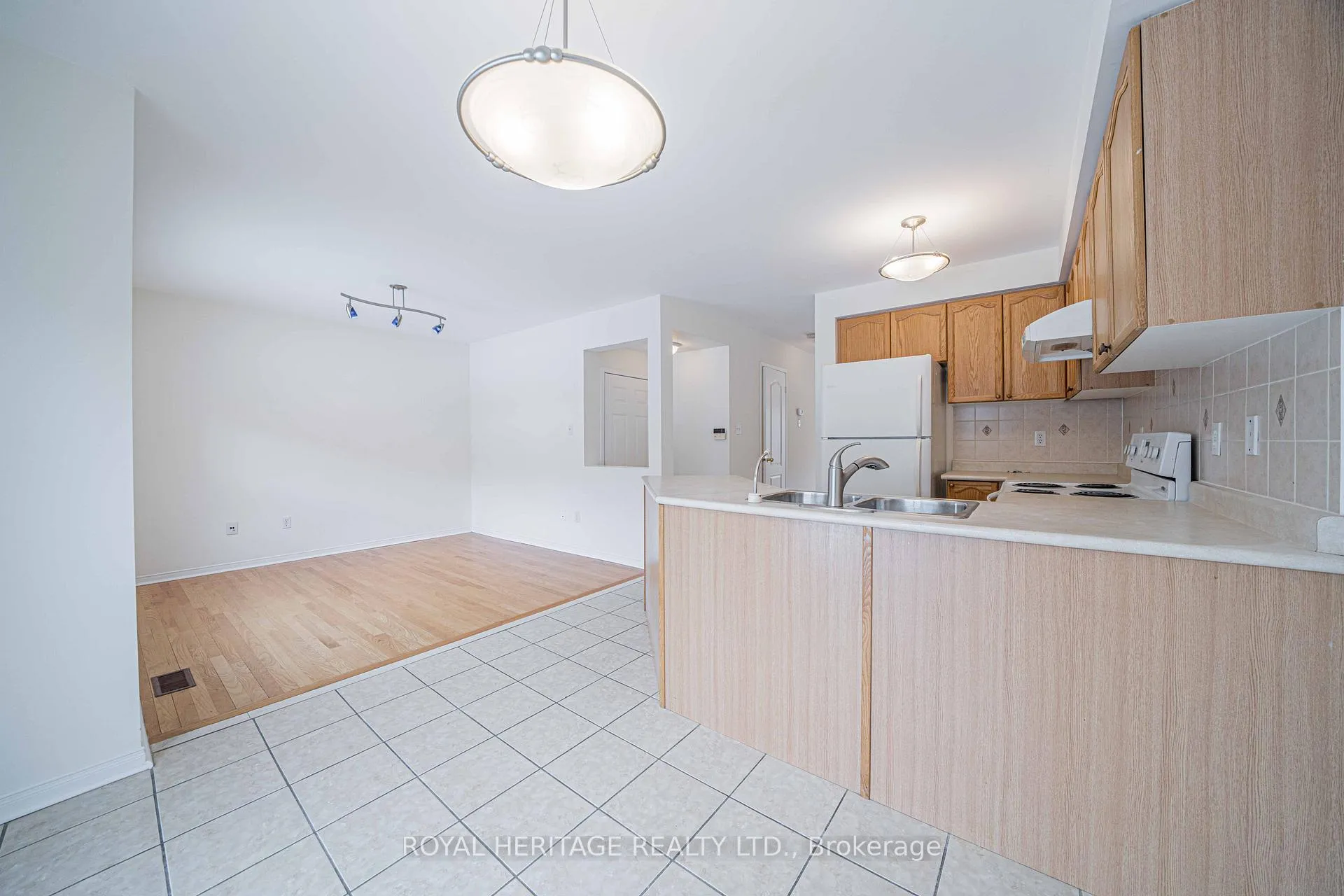 Photo 6 of 344 Castlemore Avenue, Markham, Berczy — HOMEH