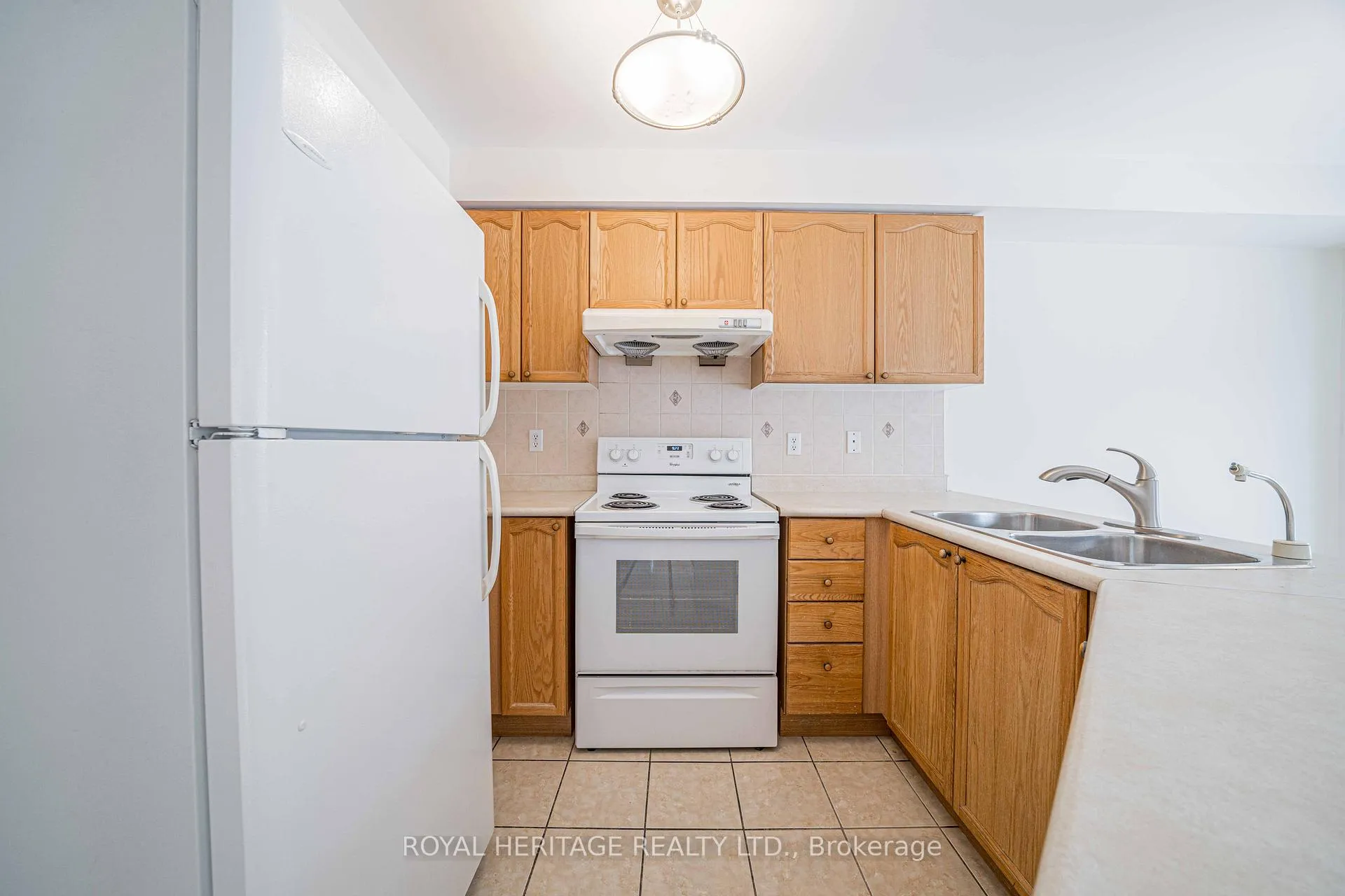 Photo 11 of 344 Castlemore Avenue, Markham, Berczy — HOMEH