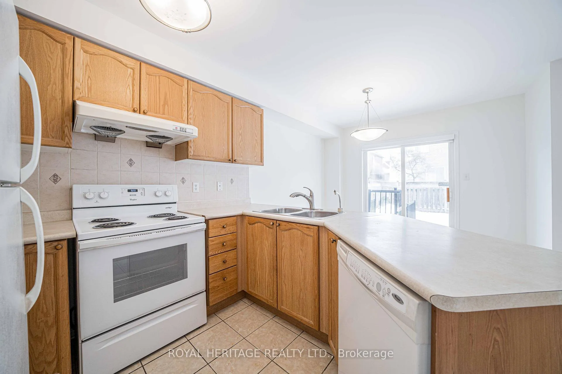 Photo 12 of 344 Castlemore Avenue, Markham, Berczy — HOMEH