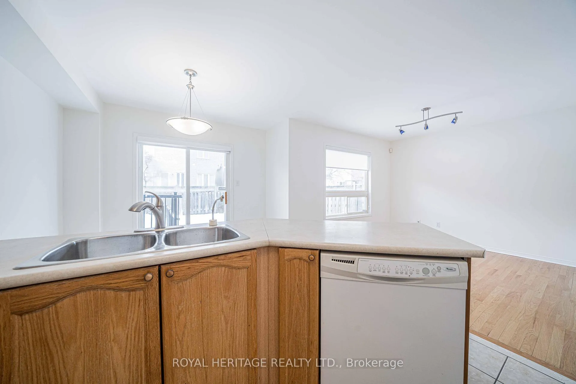 Photo 13 of 344 Castlemore Avenue, Markham, Berczy — HOMEH
