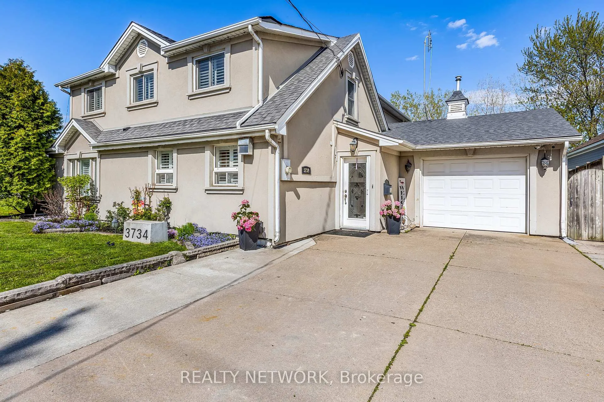 Photo 3 of 3734 Sinnicks Avenue, Niagara Falls, Church's Lane — HOMEH