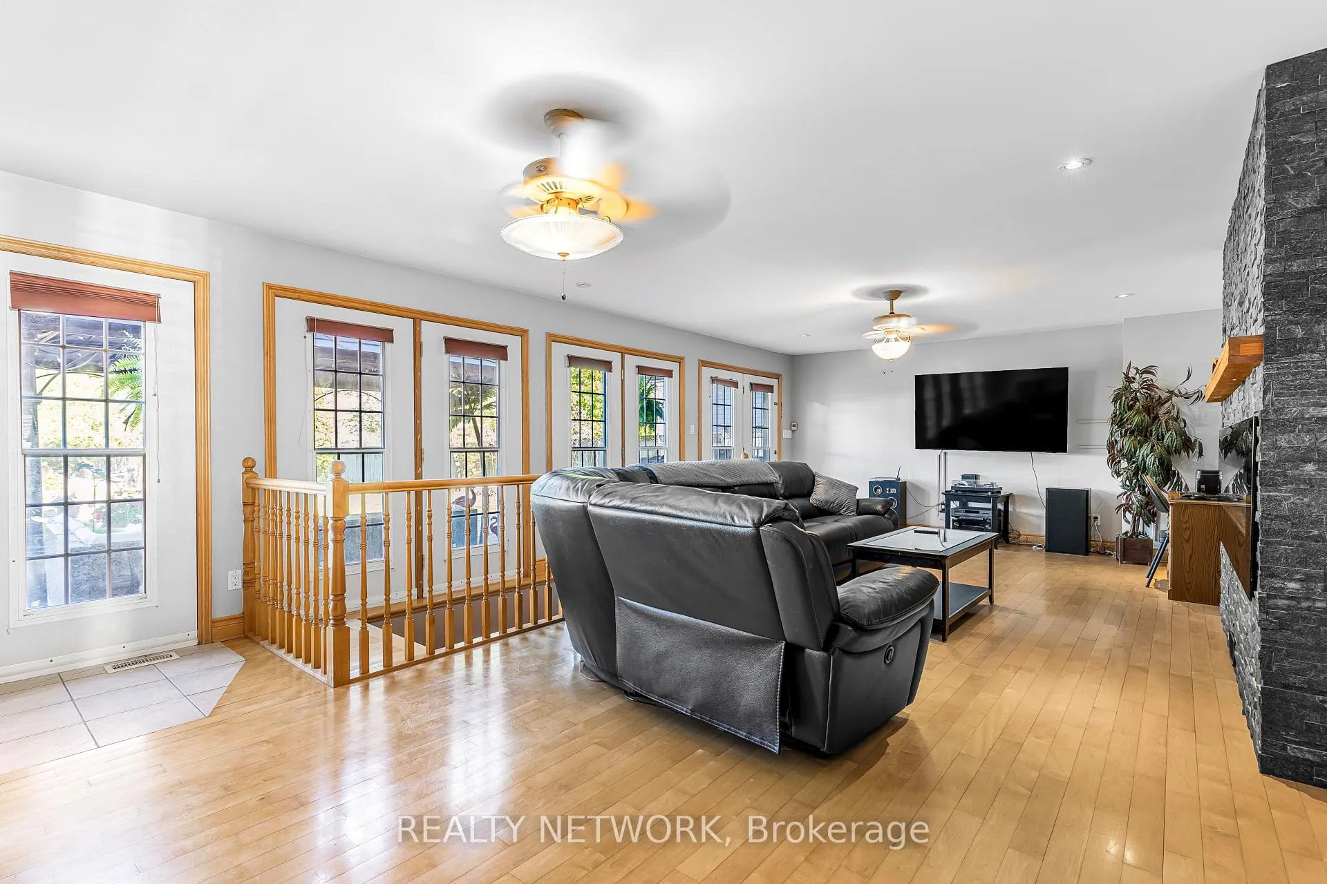 Photo 11 of 3734 Sinnicks Avenue, Niagara Falls, Church's Lane — HOMEH