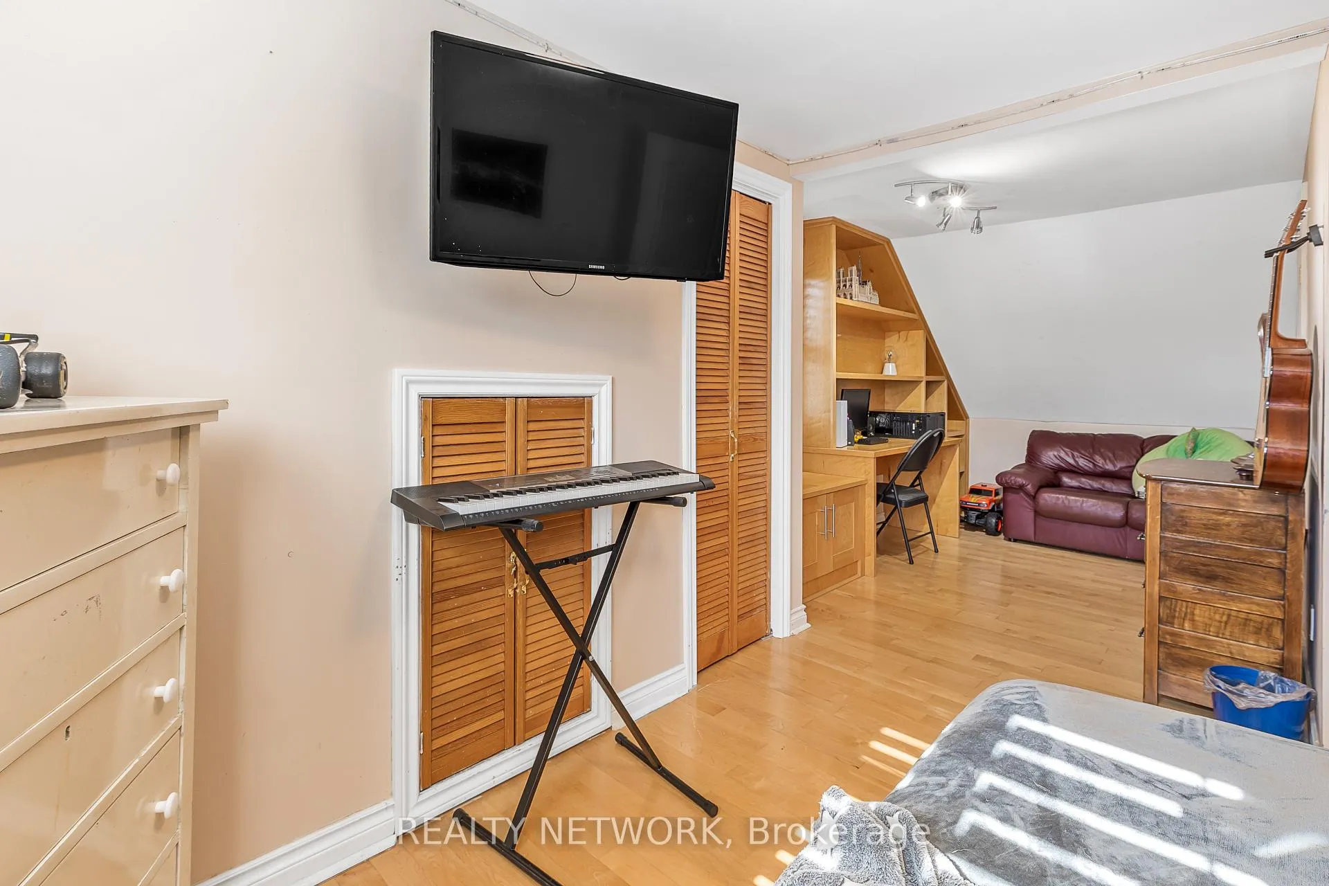 Photo 23 of 3734 Sinnicks Avenue, Niagara Falls, Church's Lane — HOMEH