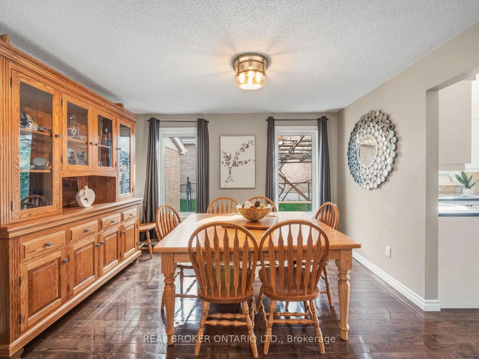 Photo 7 of 24 Mansion Street, Brampton, Central Park — HOMEH