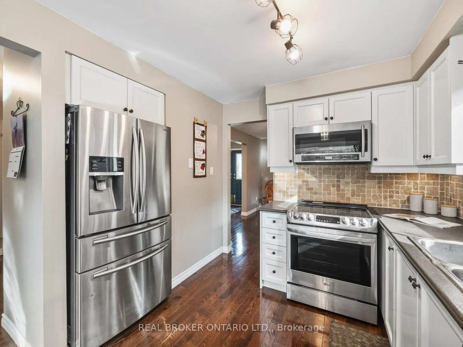Photo 11 of 24 Mansion Street, Brampton, Central Park — HOMEH