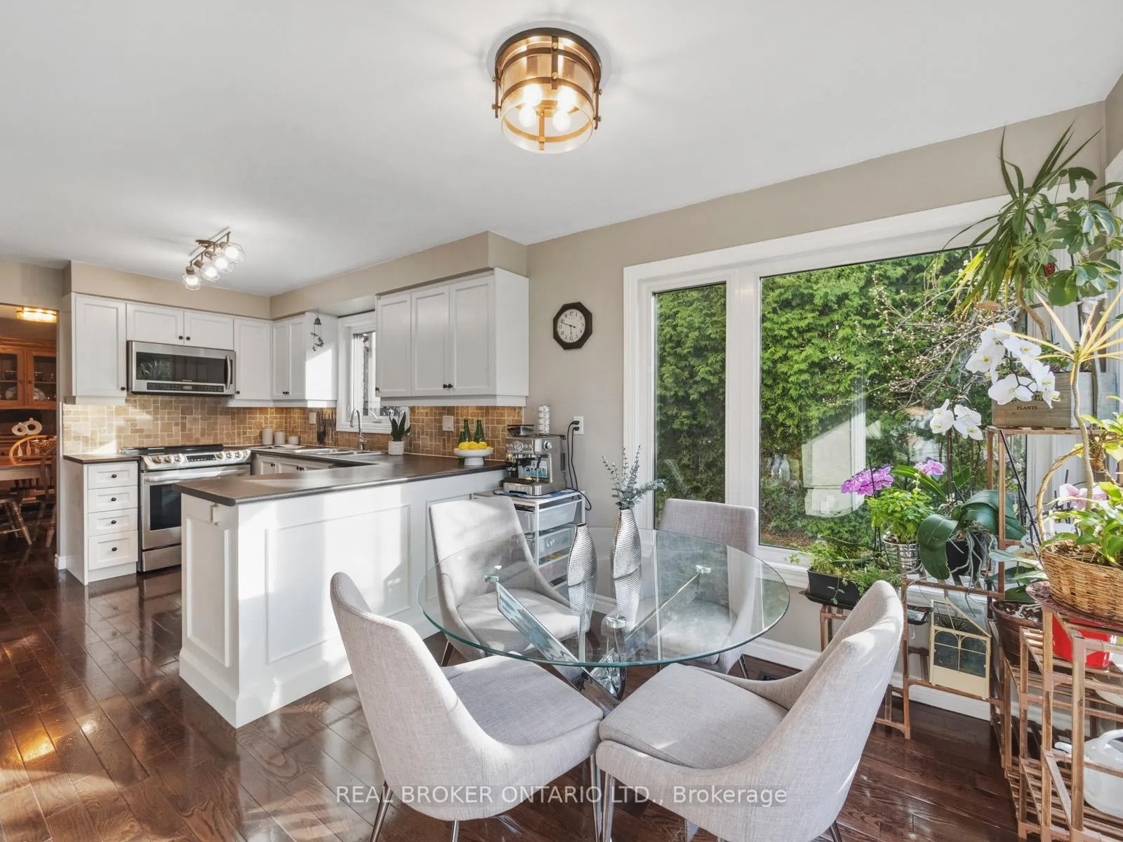 Photo 13 of 24 Mansion Street, Brampton, Central Park — HOMEH