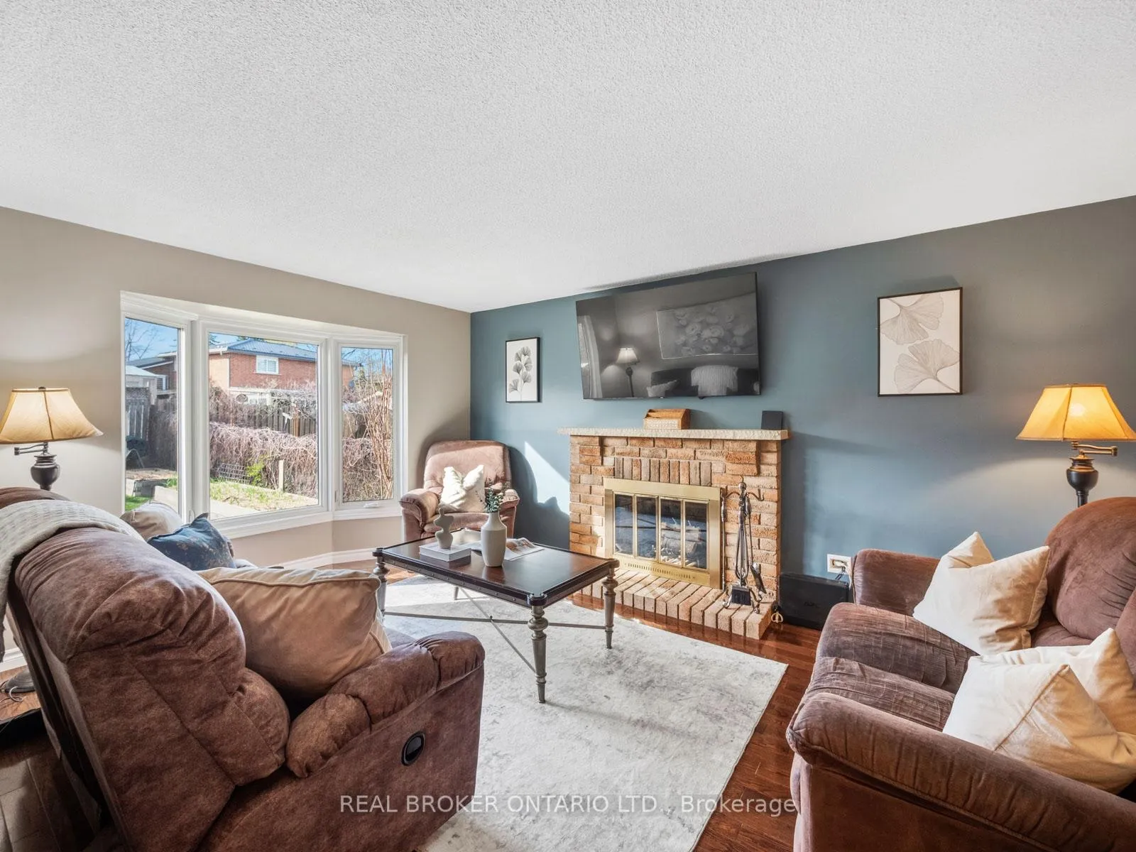 Photo 15 of 24 Mansion Street, Brampton, Central Park — HOMEH