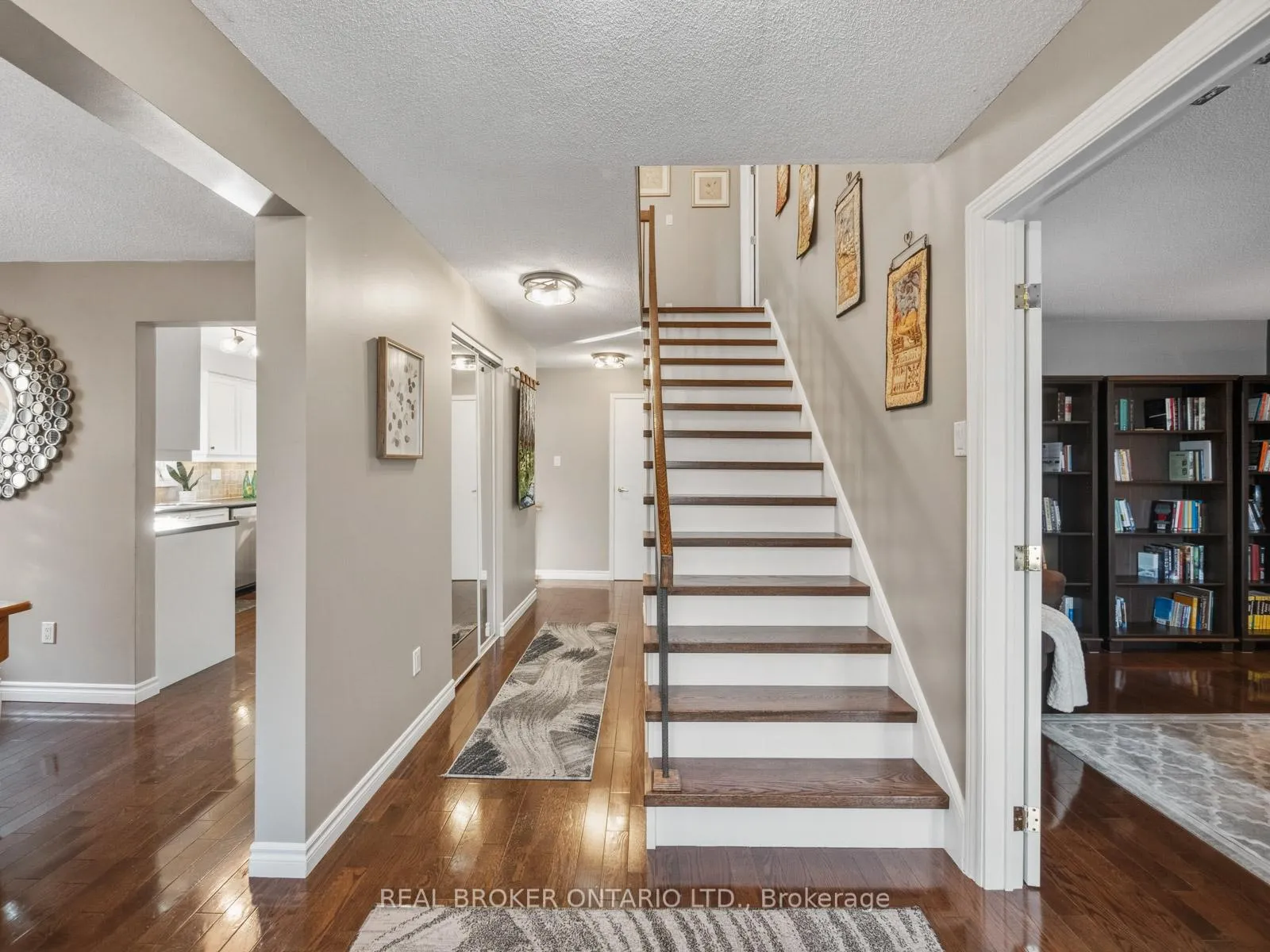 Photo 18 of 24 Mansion Street, Brampton, Central Park — HOMEH