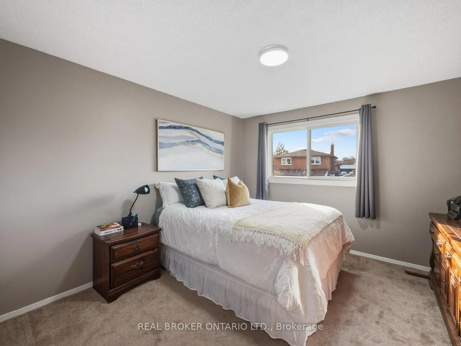 Photo 21 of 24 Mansion Street, Brampton, Central Park — HOMEH