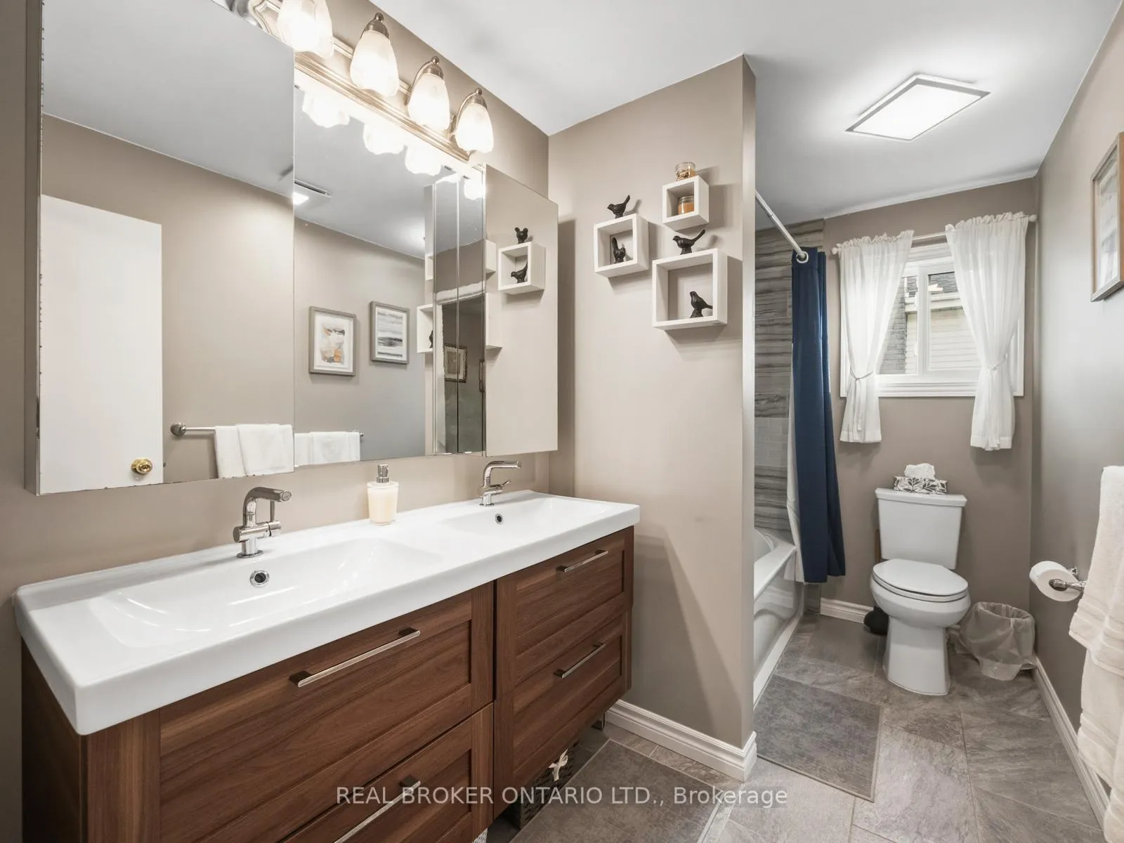 Photo 24 of 24 Mansion Street, Brampton, Central Park — HOMEH