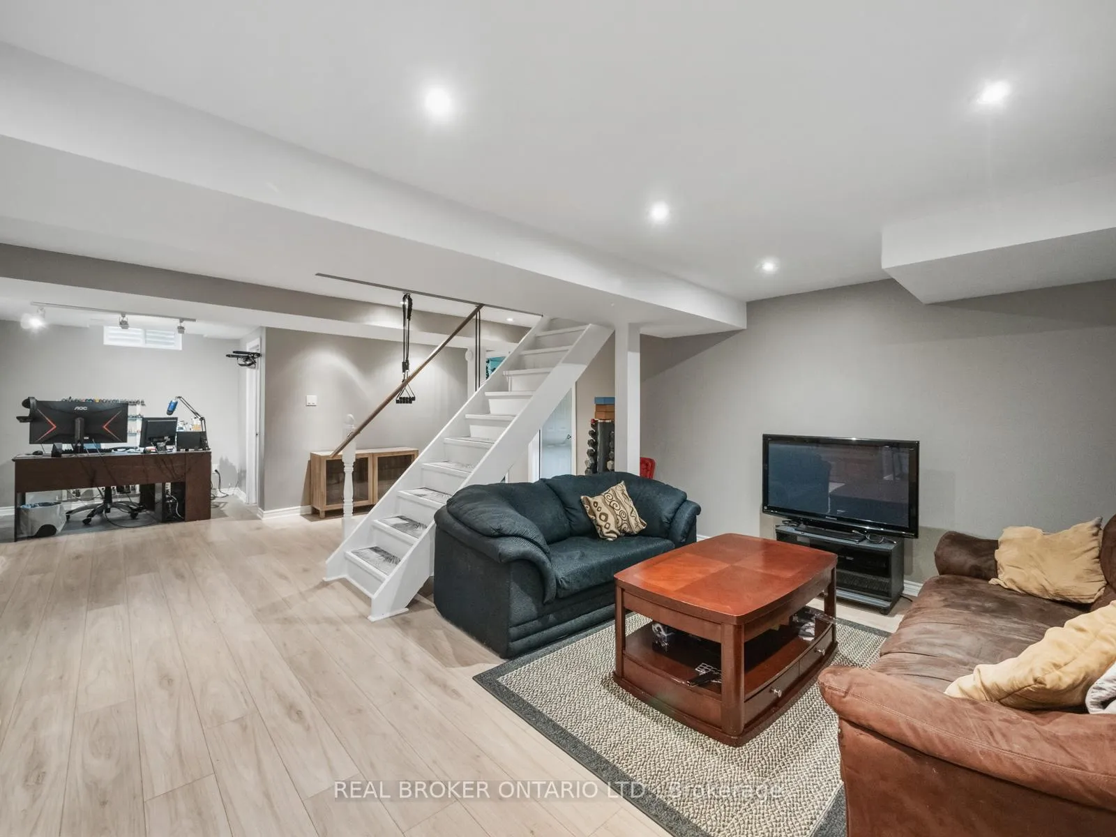 Photo 30 of 24 Mansion Street, Brampton, Central Park — HOMEH