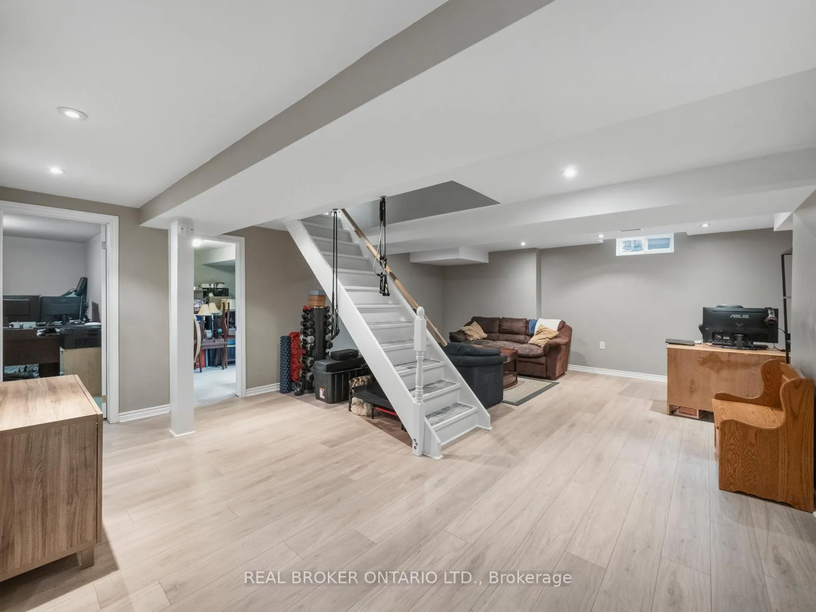 Photo 31 of 24 Mansion Street, Brampton, Central Park — HOMEH