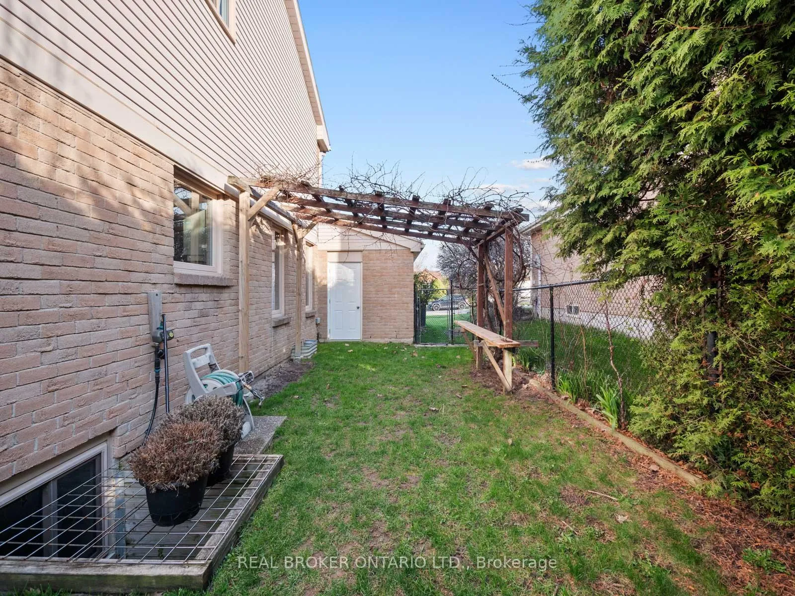 Photo 36 of 24 Mansion Street, Brampton, Central Park — HOMEH