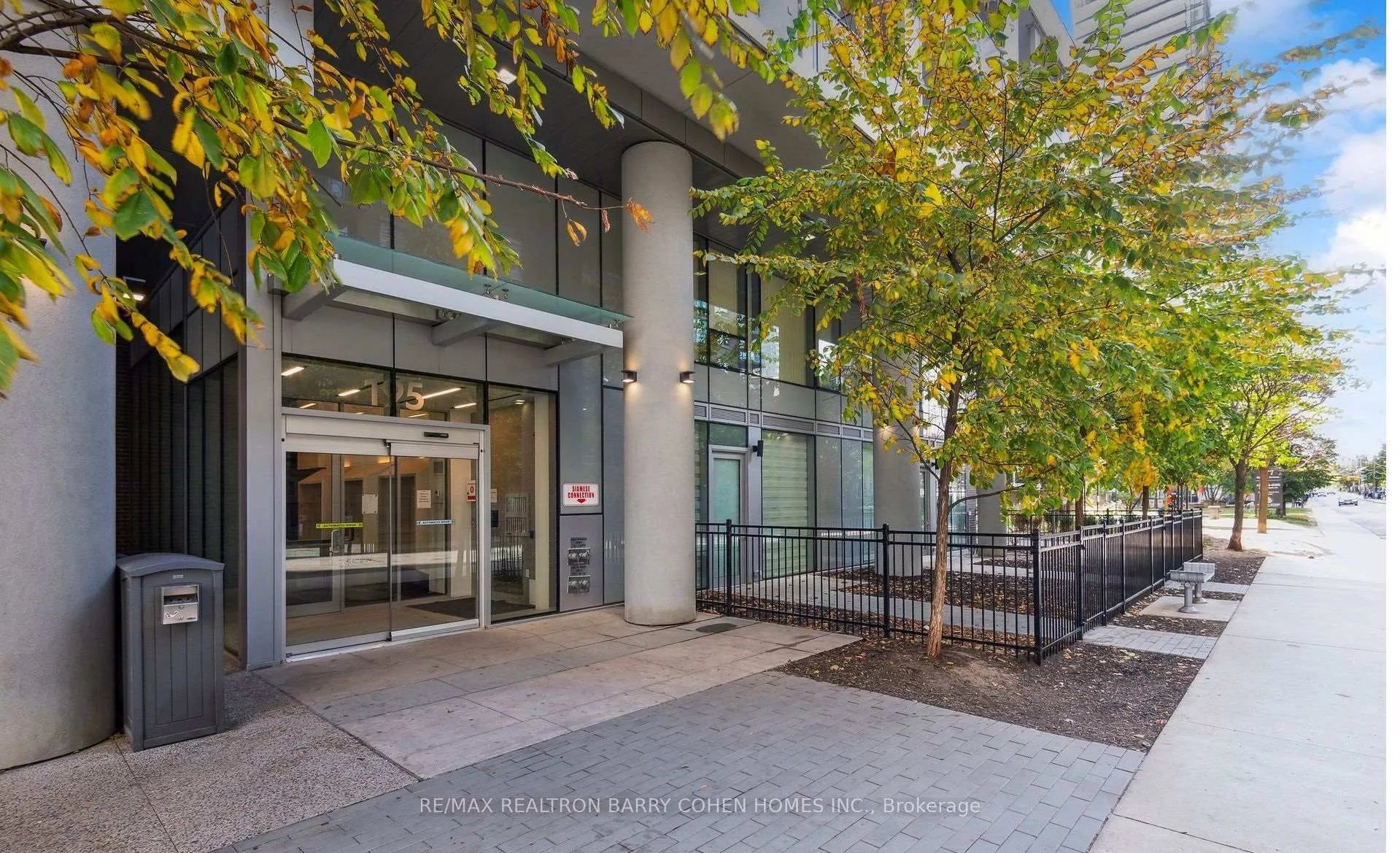 Photo 2 of Unit 2002, 195 Redpath Avenue, Toronto, Mount Pleasant West — HOMEH