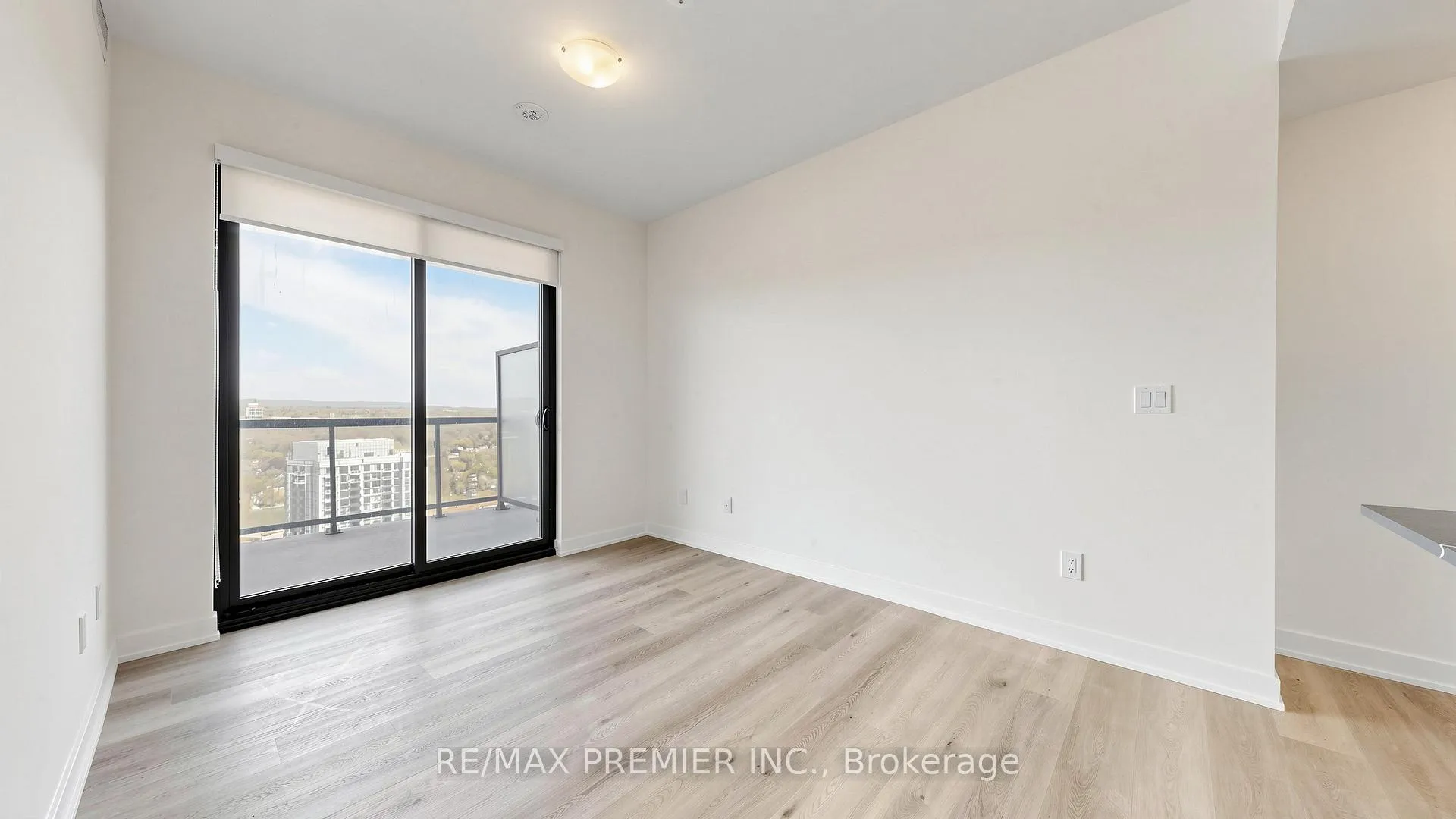 Photo 4 of Unit 2001, 2075 Lakeshore Road, Burlington, Brant — HOMEH