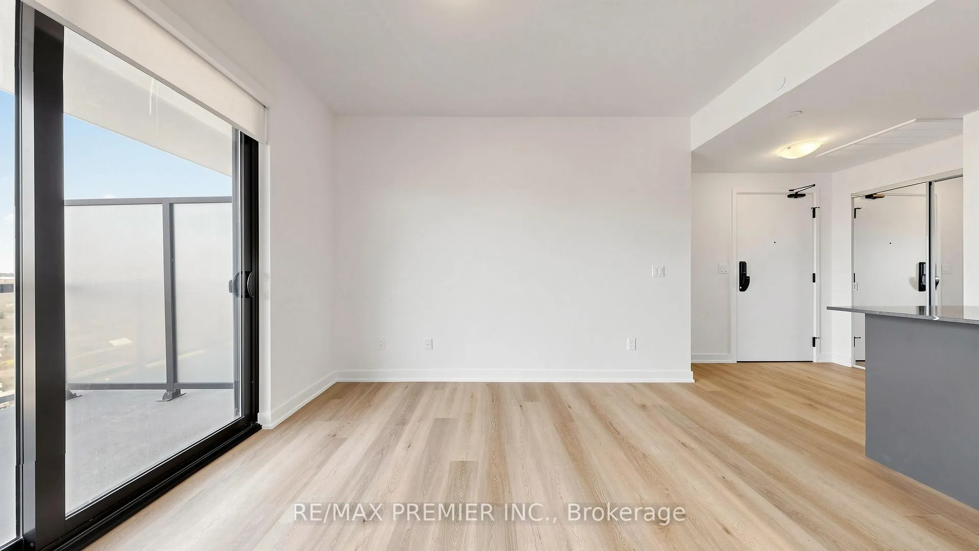 Photo 8 of Unit 2001, 2075 Lakeshore Road, Burlington, Brant — HOMEH