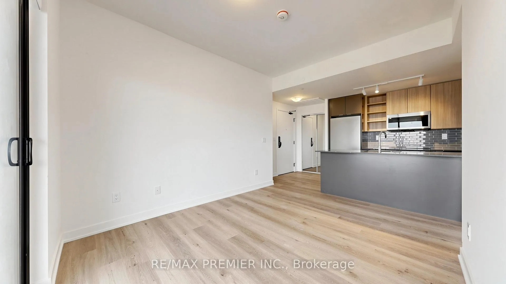 Photo 9 of Unit 2001, 2075 Lakeshore Road, Burlington, Brant — HOMEH