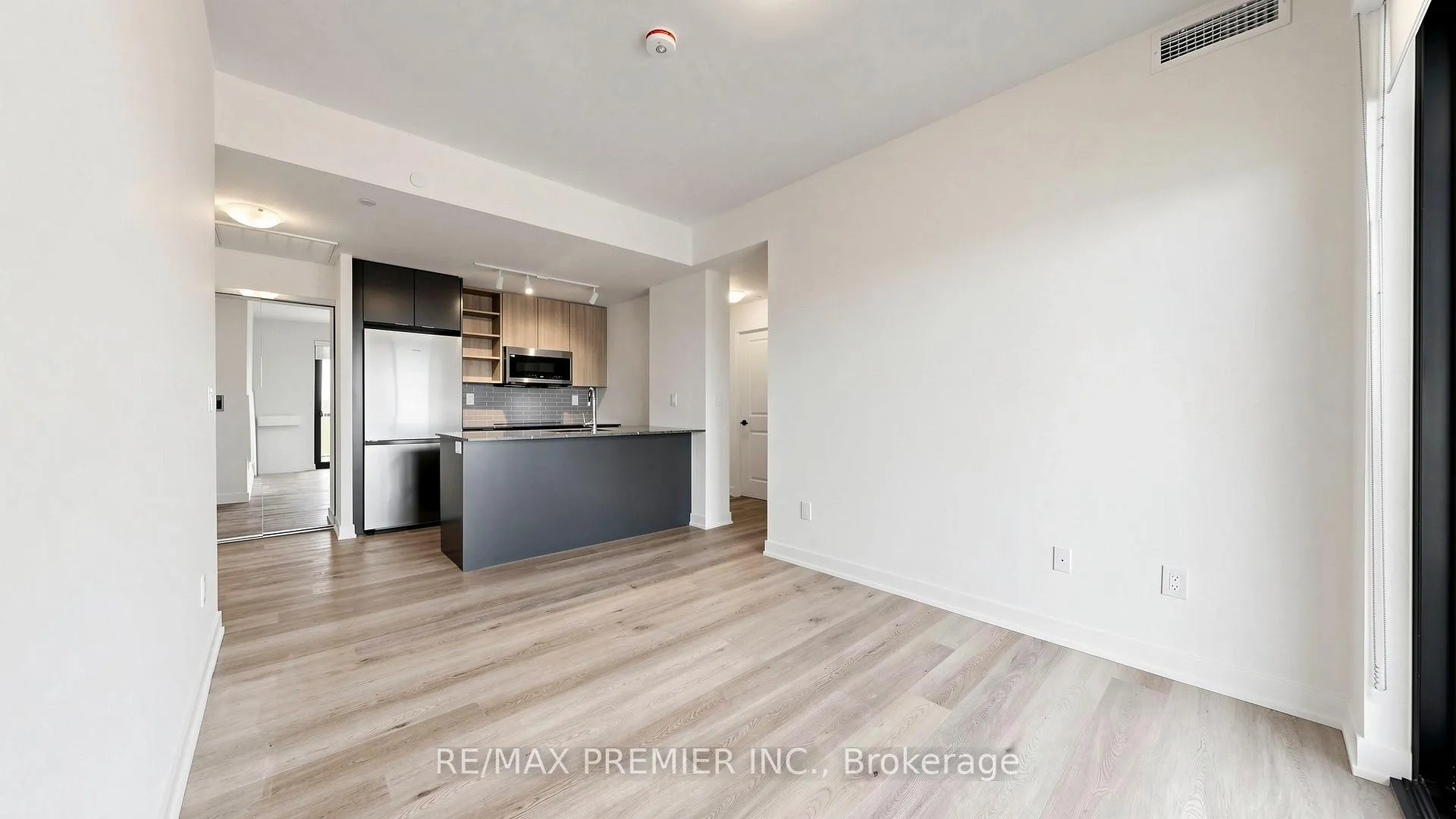 Photo 10 of Unit 2001, 2075 Lakeshore Road, Burlington, Brant — HOMEH